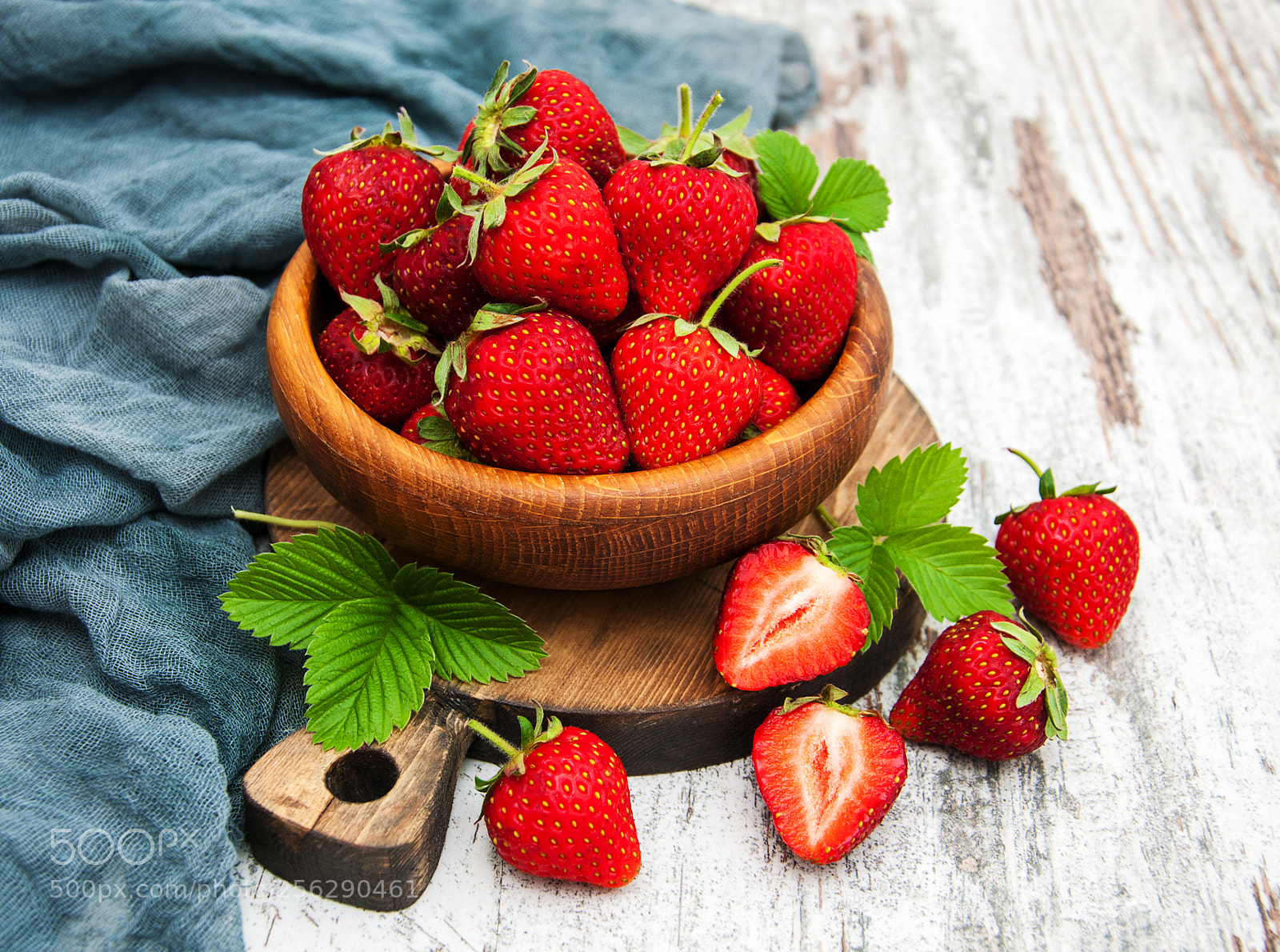 Nikon D90 sample photo. Bowl with fresh strawberries photography