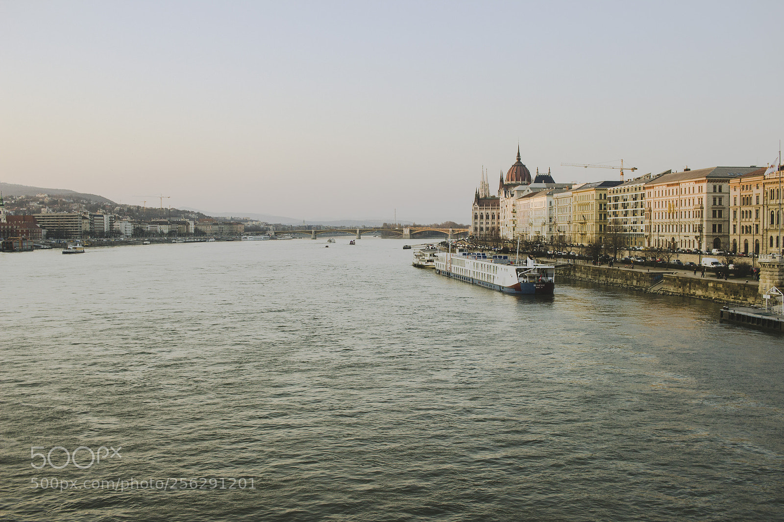 Canon EOS 600D (Rebel EOS T3i / EOS Kiss X5) sample photo. River cruise dock photography