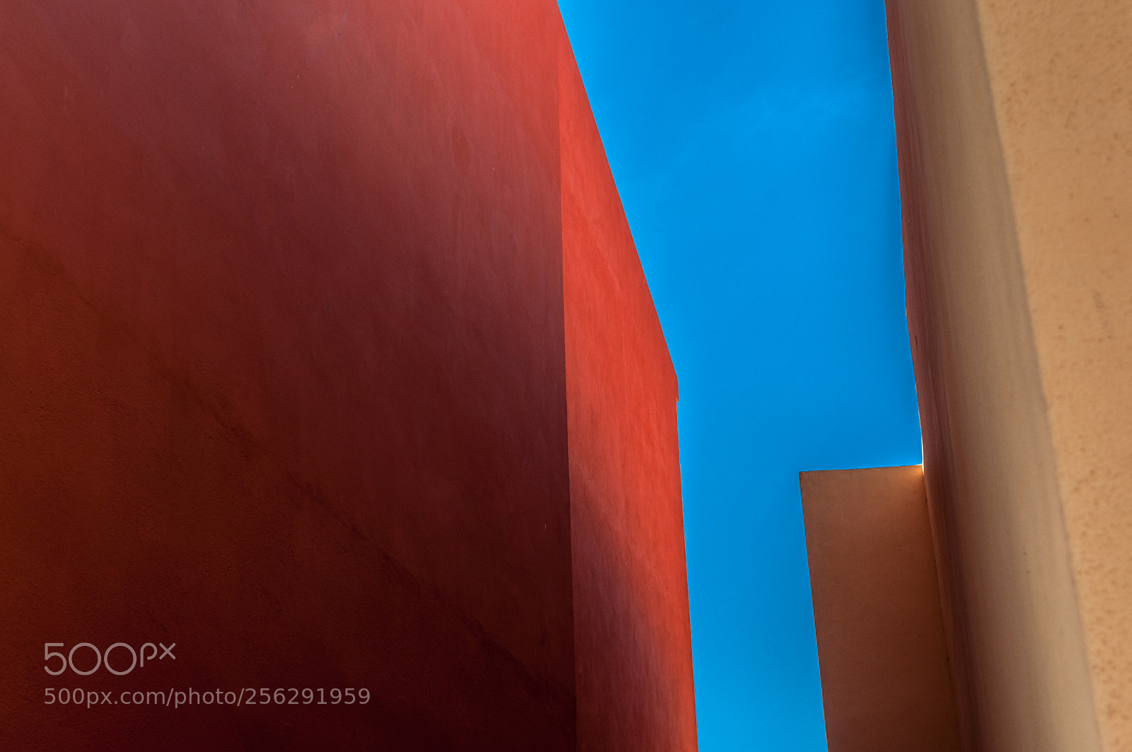 Nikon D90 sample photo. Colored walls and blue photography