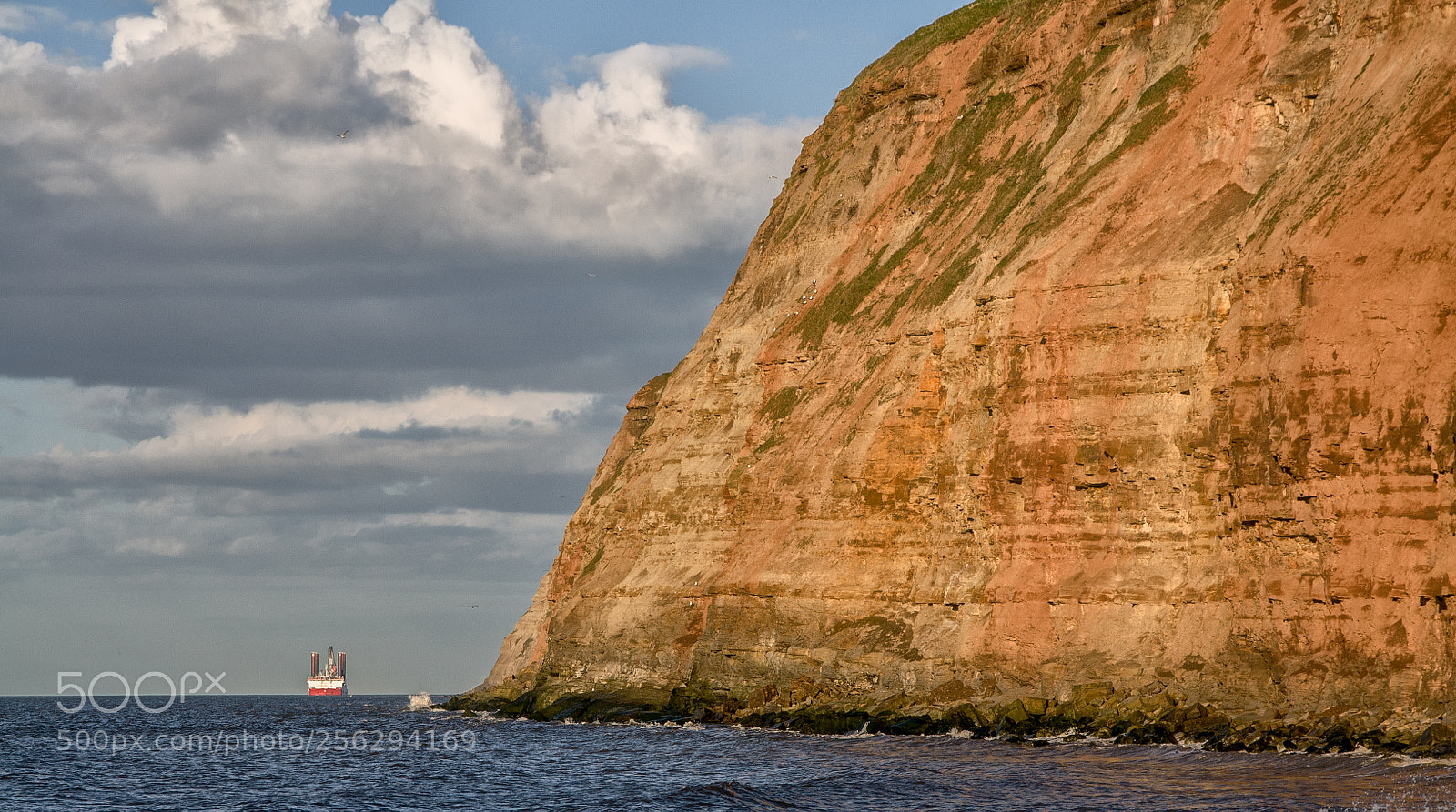Canon EOS 450D (EOS Rebel XSi / EOS Kiss X2) sample photo. Cliffs at skinningrove photography