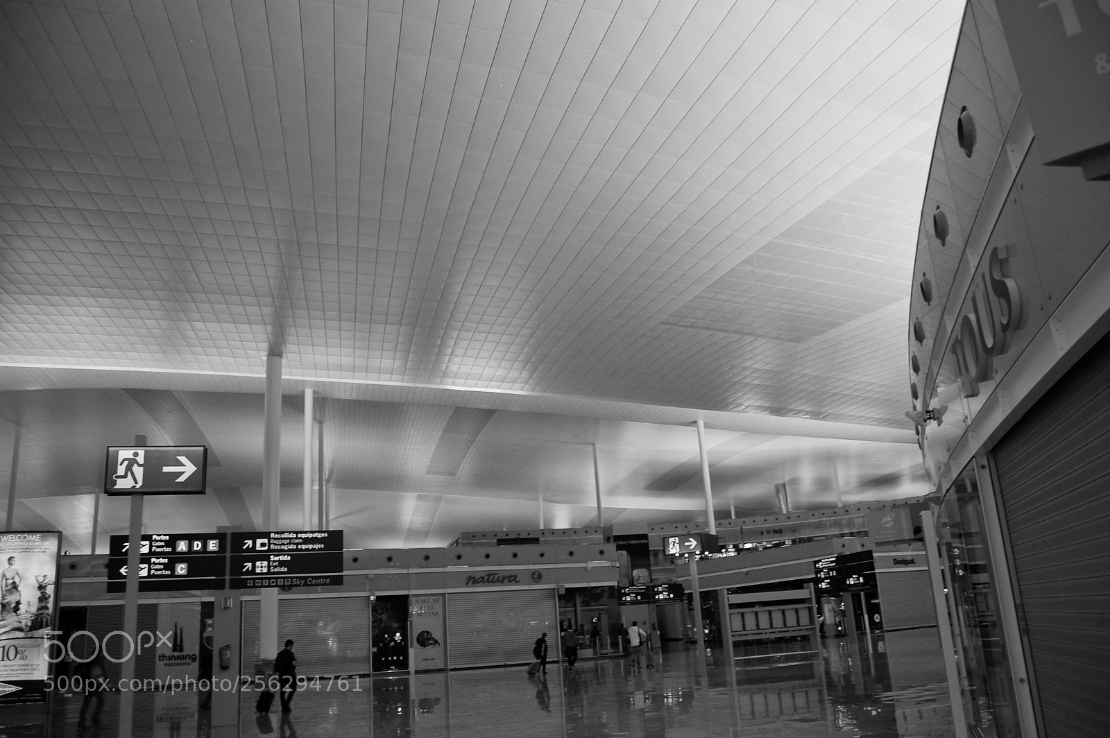 Nikon D40 sample photo. Duty free photography