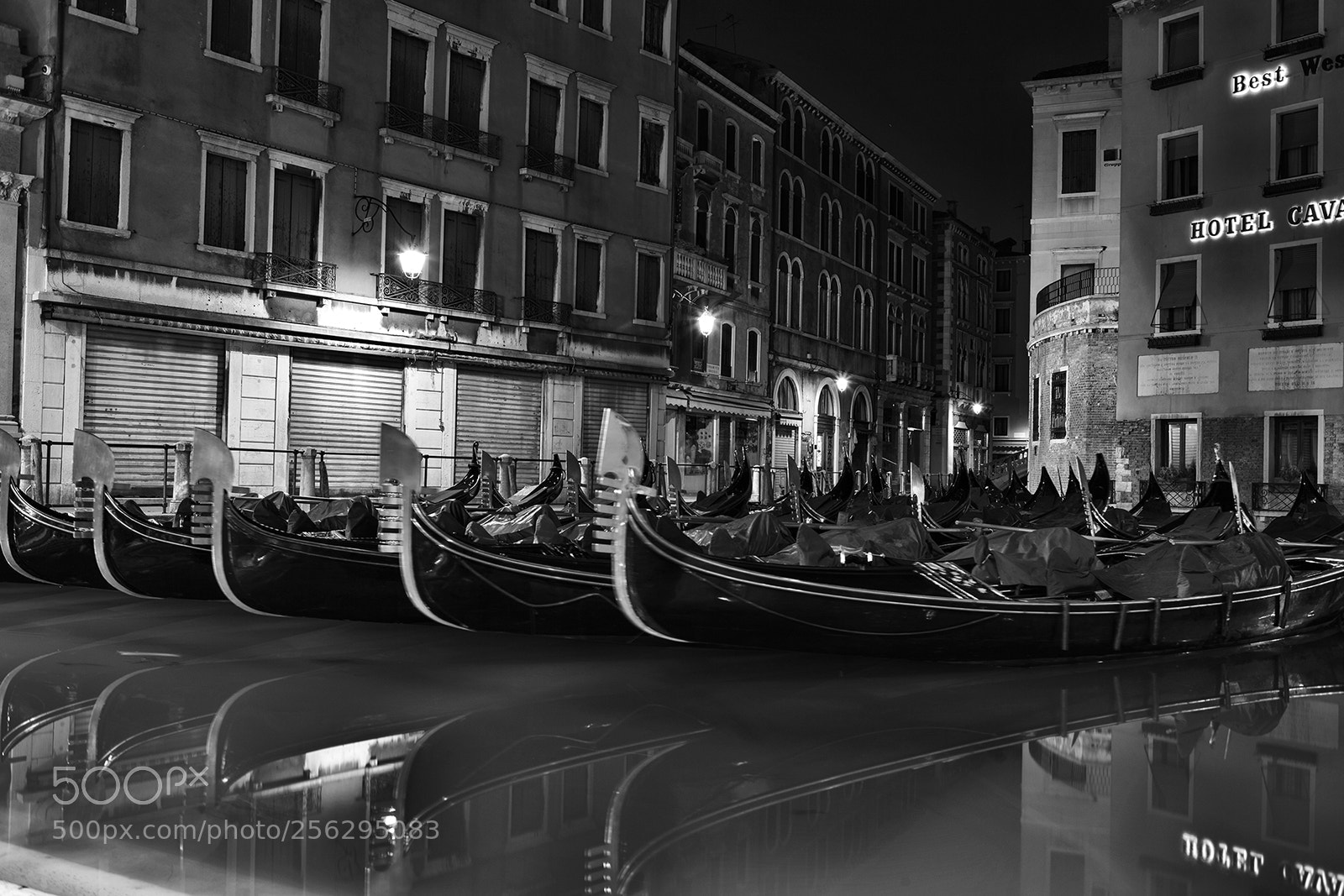 Canon EOS 5D Mark II sample photo. Gondole veneziane photography