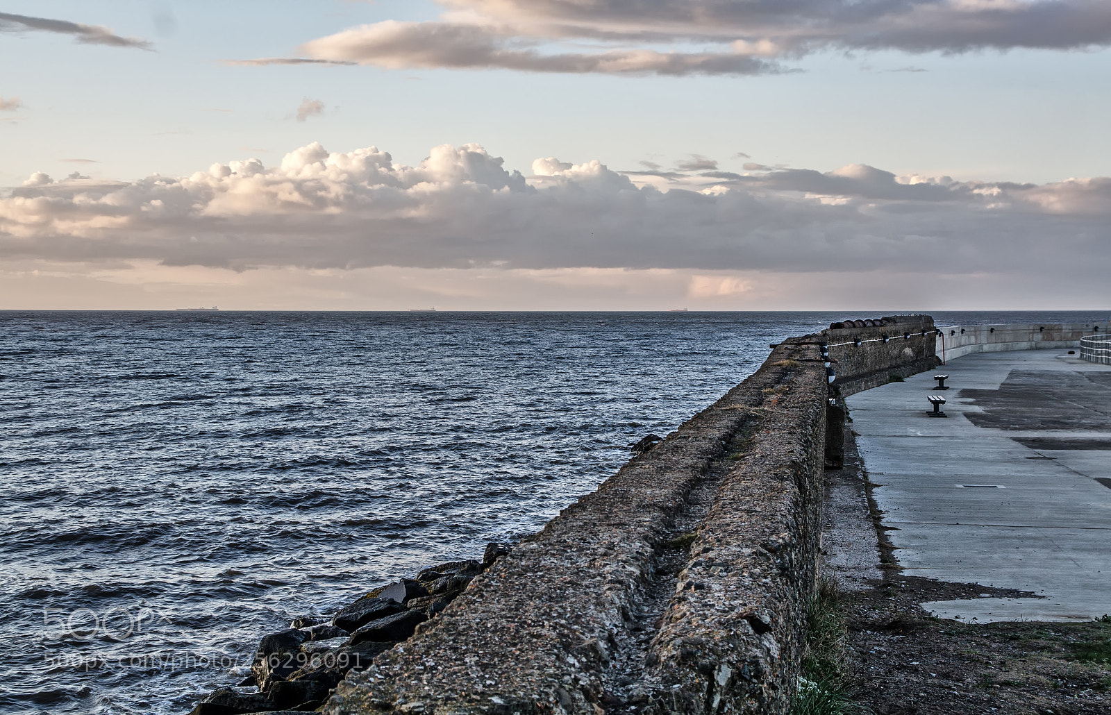 Canon EOS 450D (EOS Rebel XSi / EOS Kiss X2) sample photo. Clouds over the horizon photography