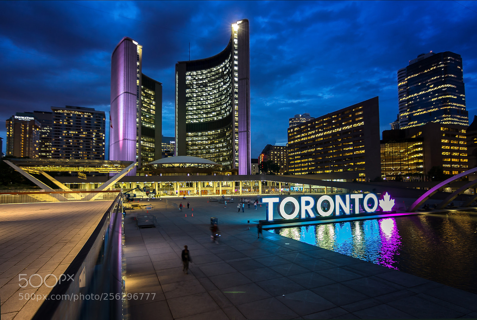 Canon EOS 60D sample photo. Natan phillips square during photography