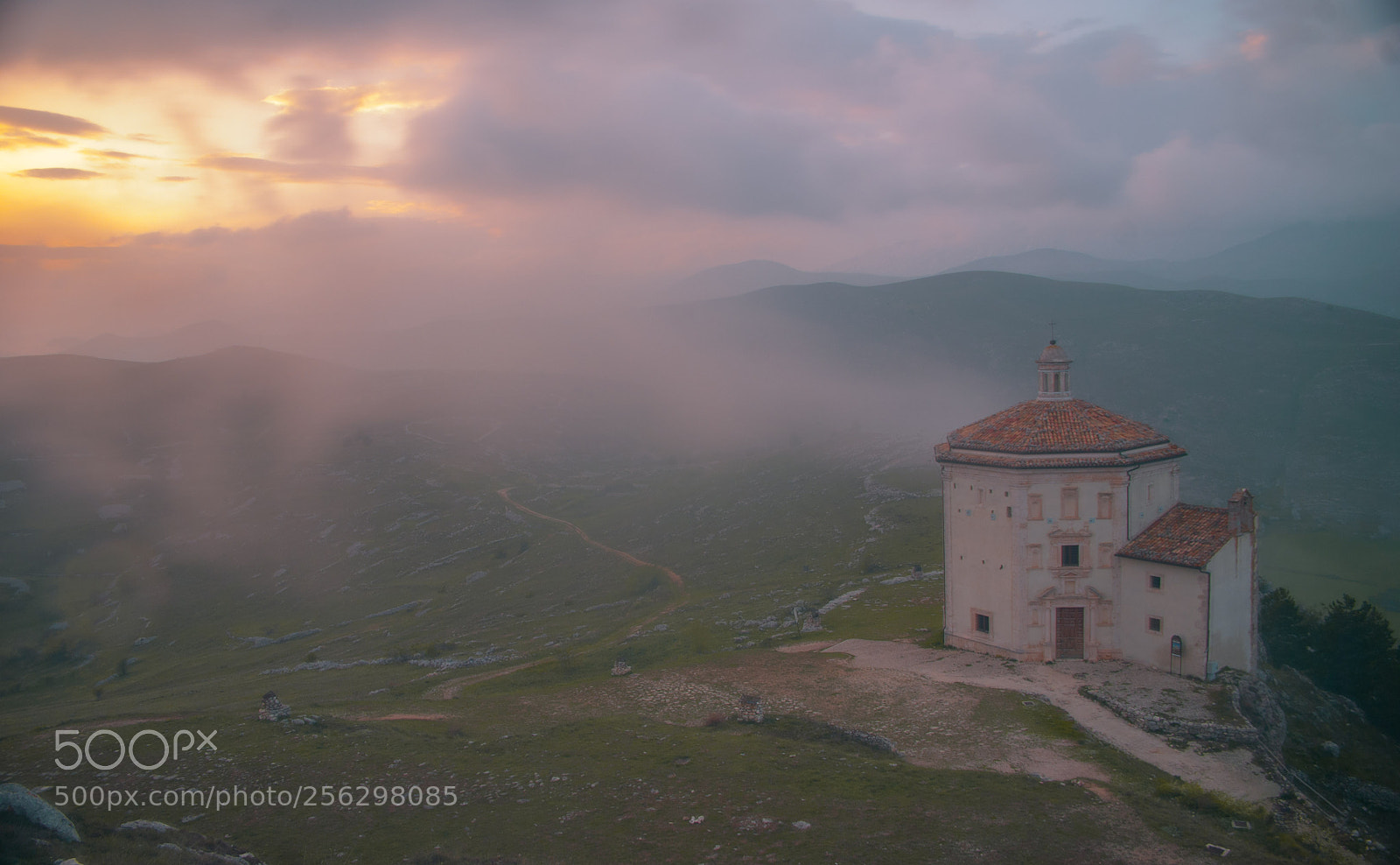 Nikon D80 sample photo. Nebbia su rocca calascio photography