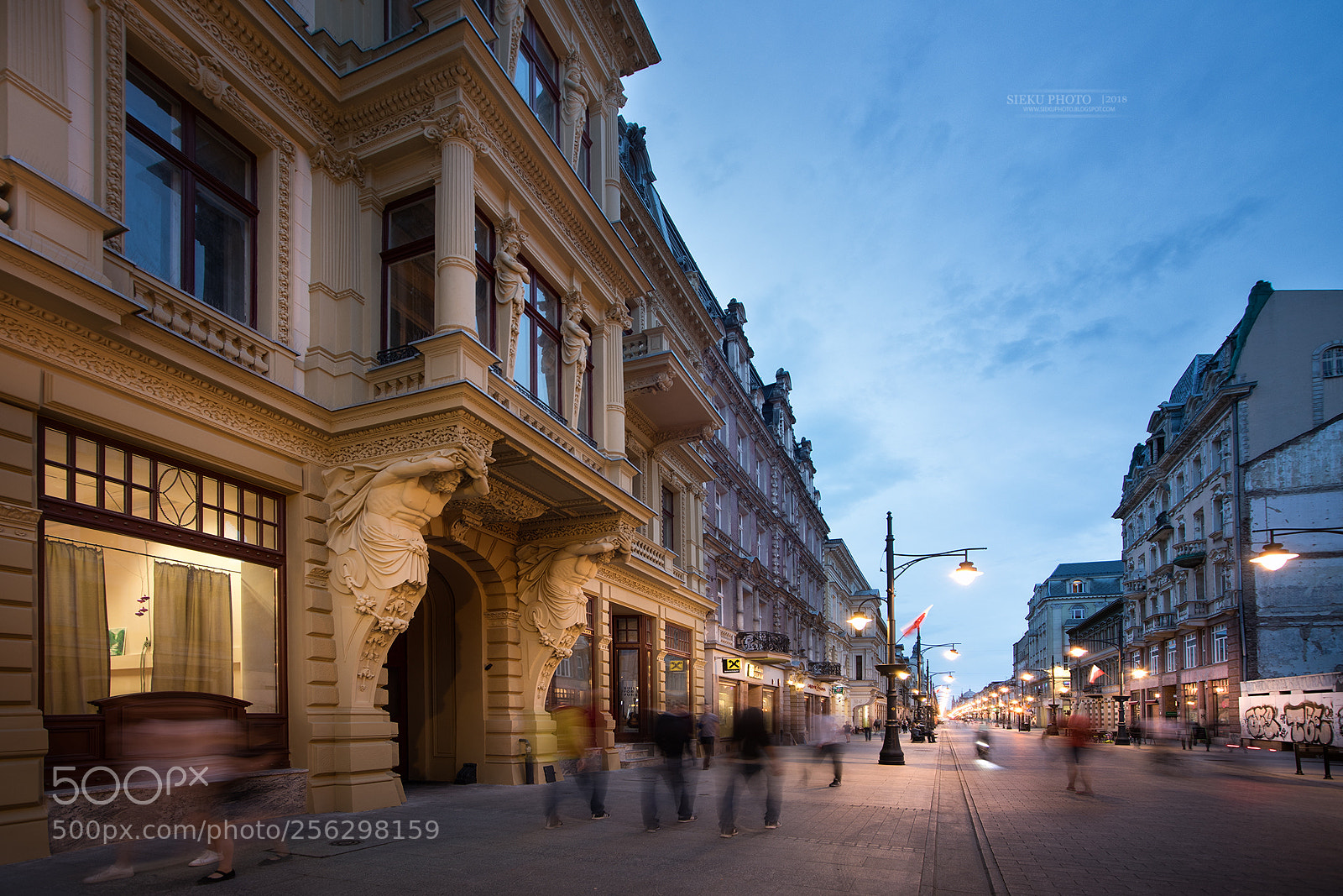 Canon EOS 5D Mark IV sample photo. Piotrkowaska street photography