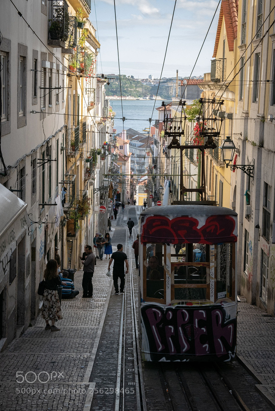 Panasonic Lumix DMC-LX100 sample photo. Trolley in lisbon photography