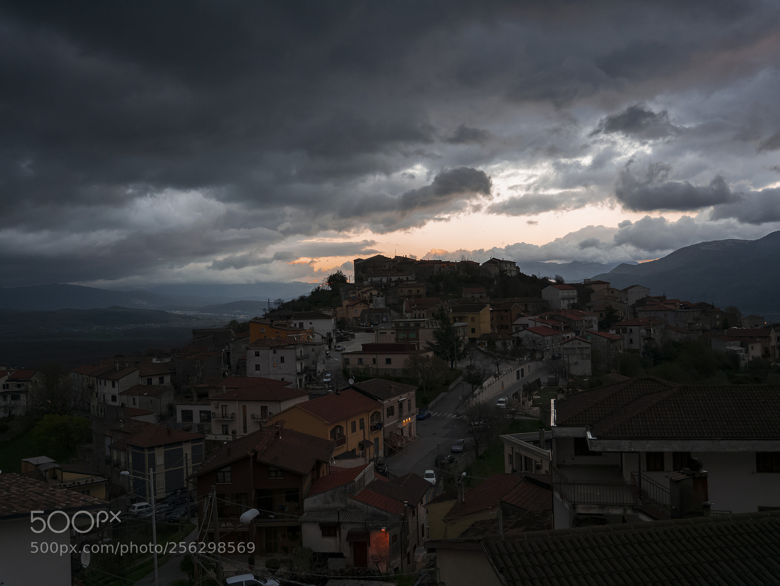 Panasonic Lumix DMC-G85 (Lumix DMC-G80) sample photo. Threatening clouds photography