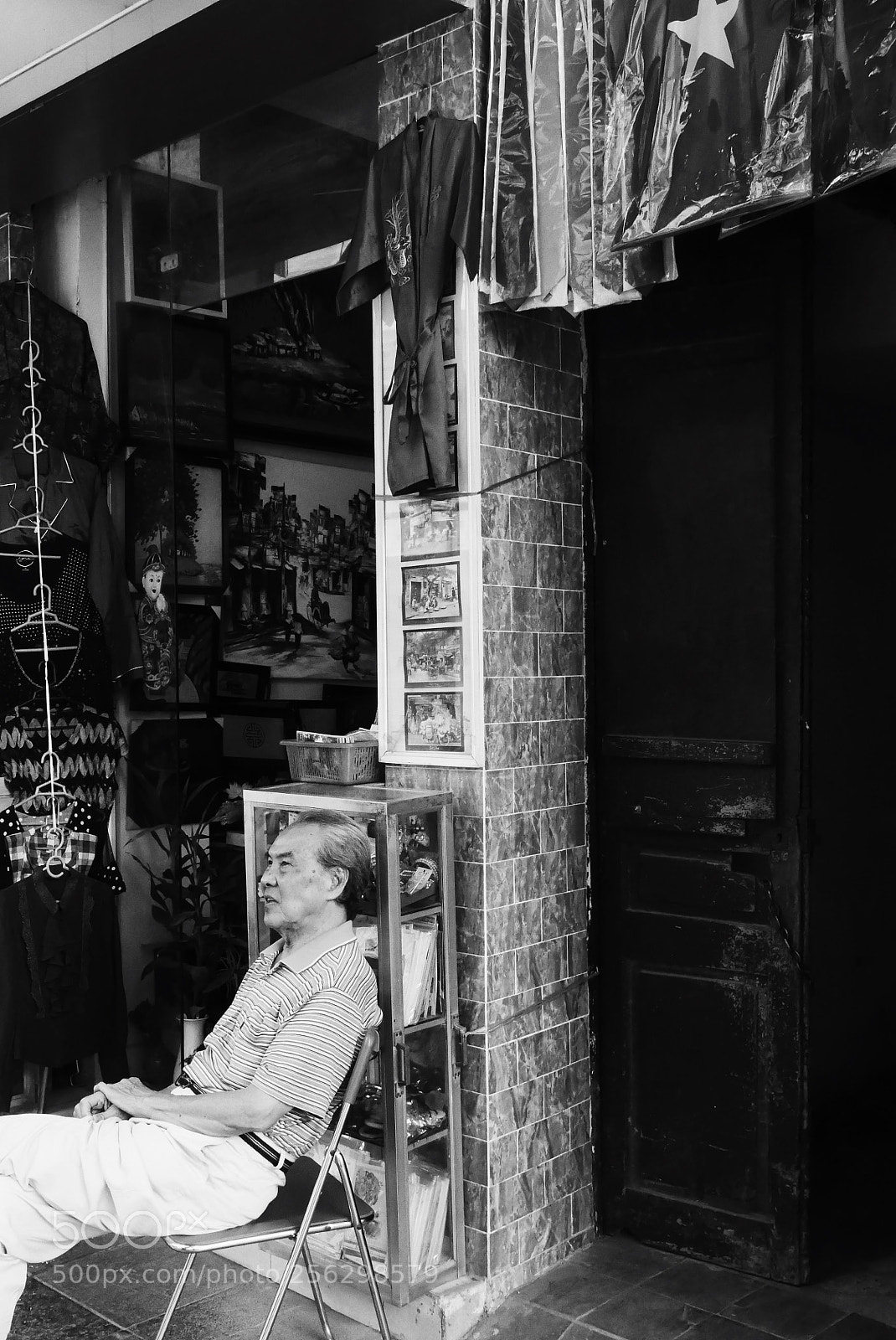 Panasonic Lumix DMC-LX100 sample photo. Old man at the photography