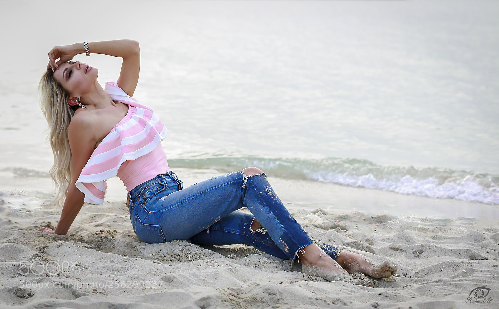 Canon EOS 5D Mark IV sample photo. Relaxing on sand photography