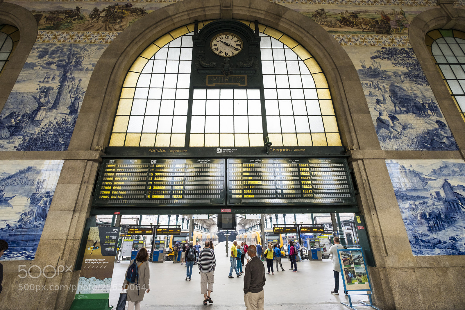 Fujifilm X-T2 sample photo. Train station in porto photography