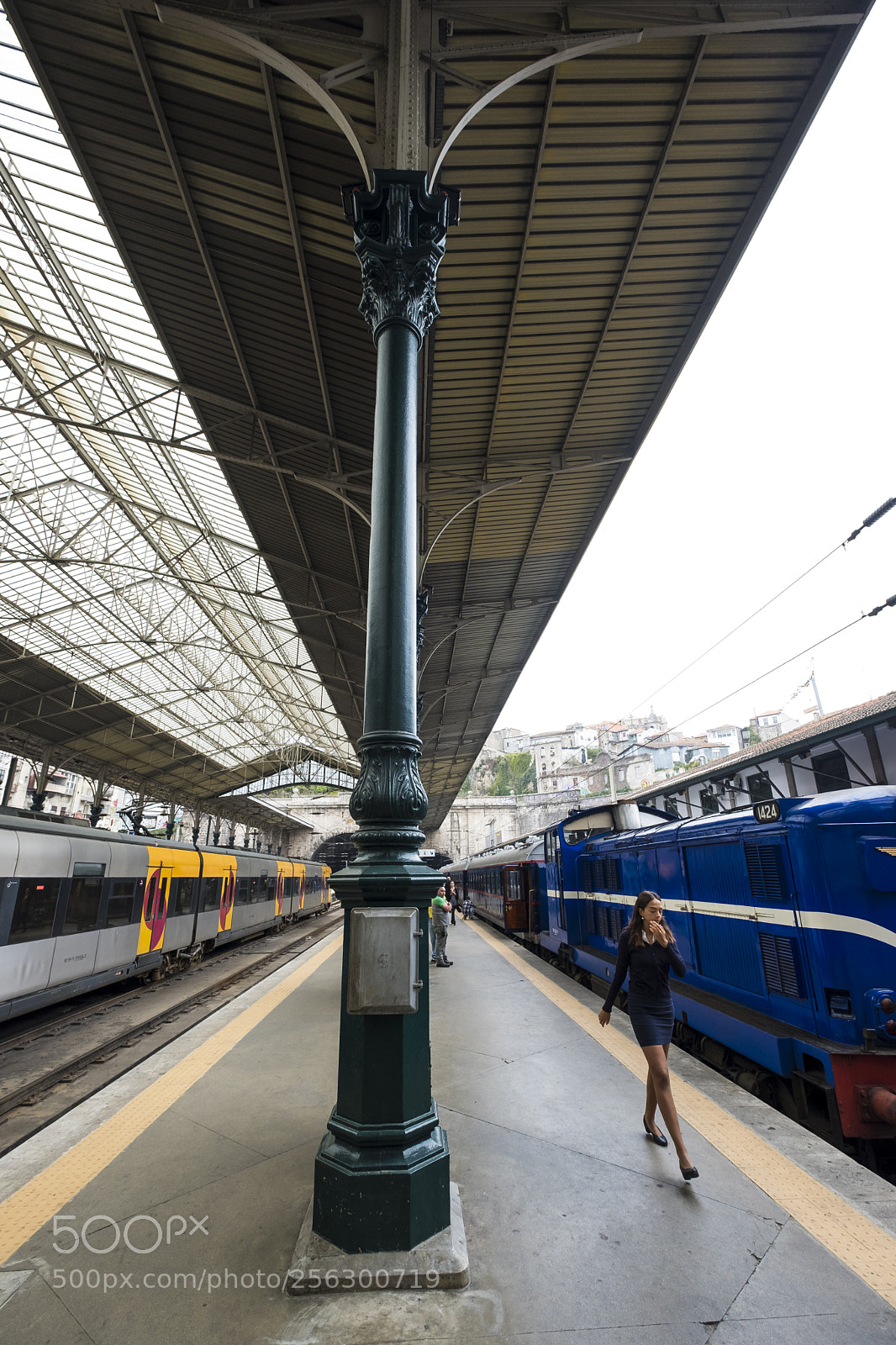 Fujifilm X-T2 sample photo. Train station in porto photography
