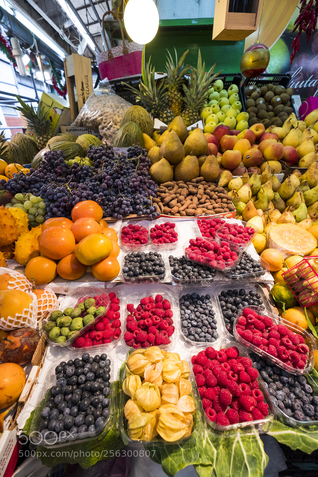 Fujifilm X-T2 sample photo. Market in porto portugal photography