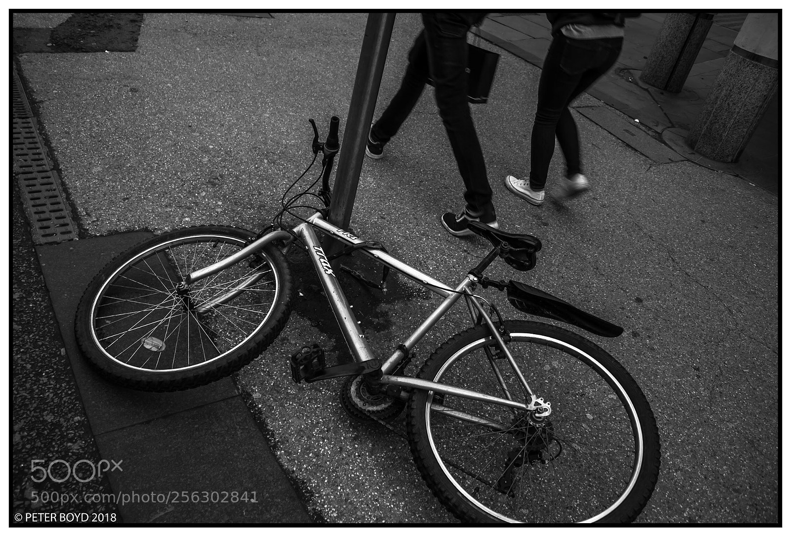 Canon EOS 60D sample photo. Legs & bicycle photography
