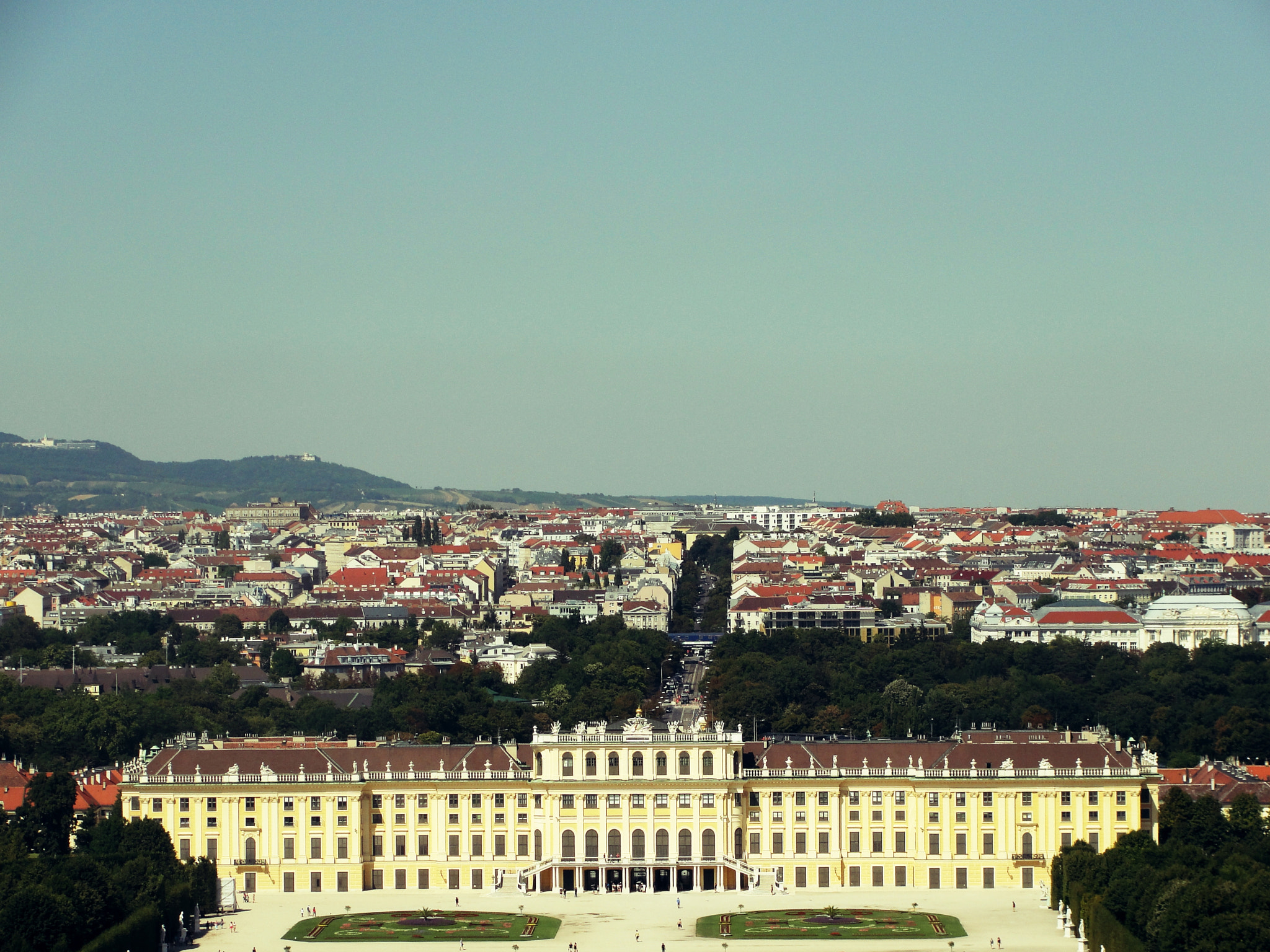 Sony Cyber-shot DSC-H20 sample photo. Schönbrunn palace, vienna photography