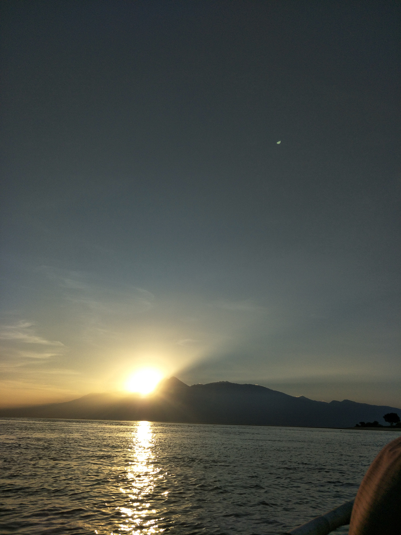 OPPO CPH1613 sample photo. Sun behind the great rinjani photography