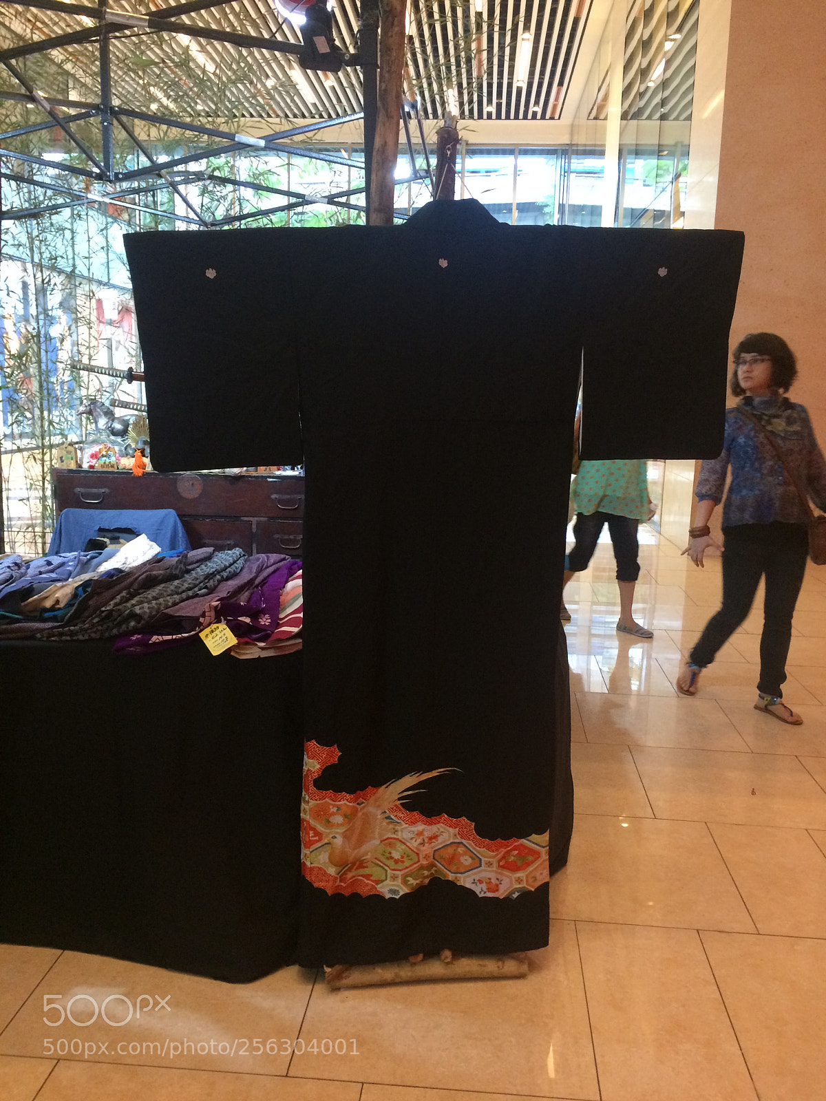 Apple iPhone 5s sample photo. Black kimono photography