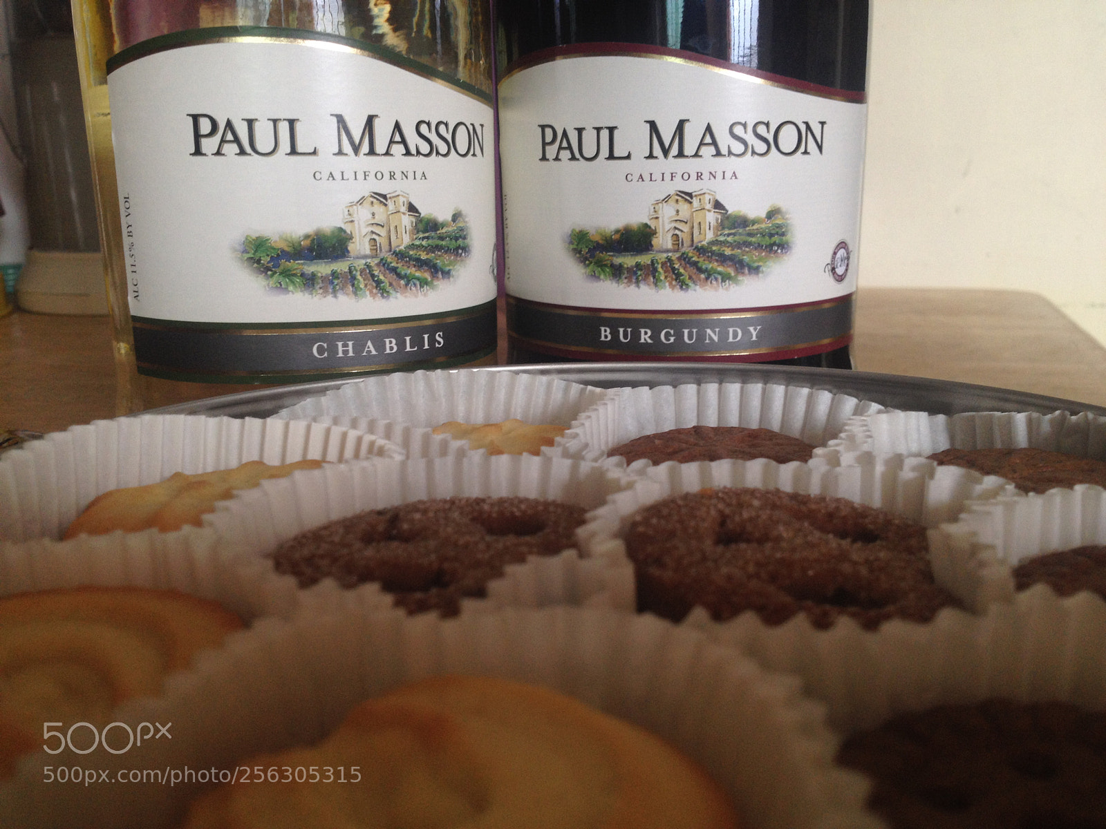 Apple iPhone 4S sample photo. Some cookies and wine? photography