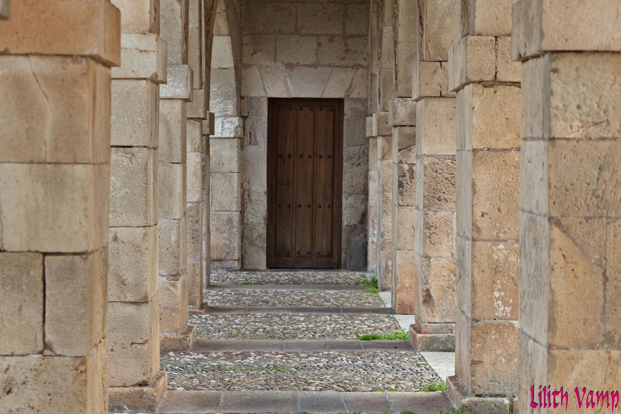 Canon EF 75-300mm f/4-5.6 sample photo. Al final del pasillo photography