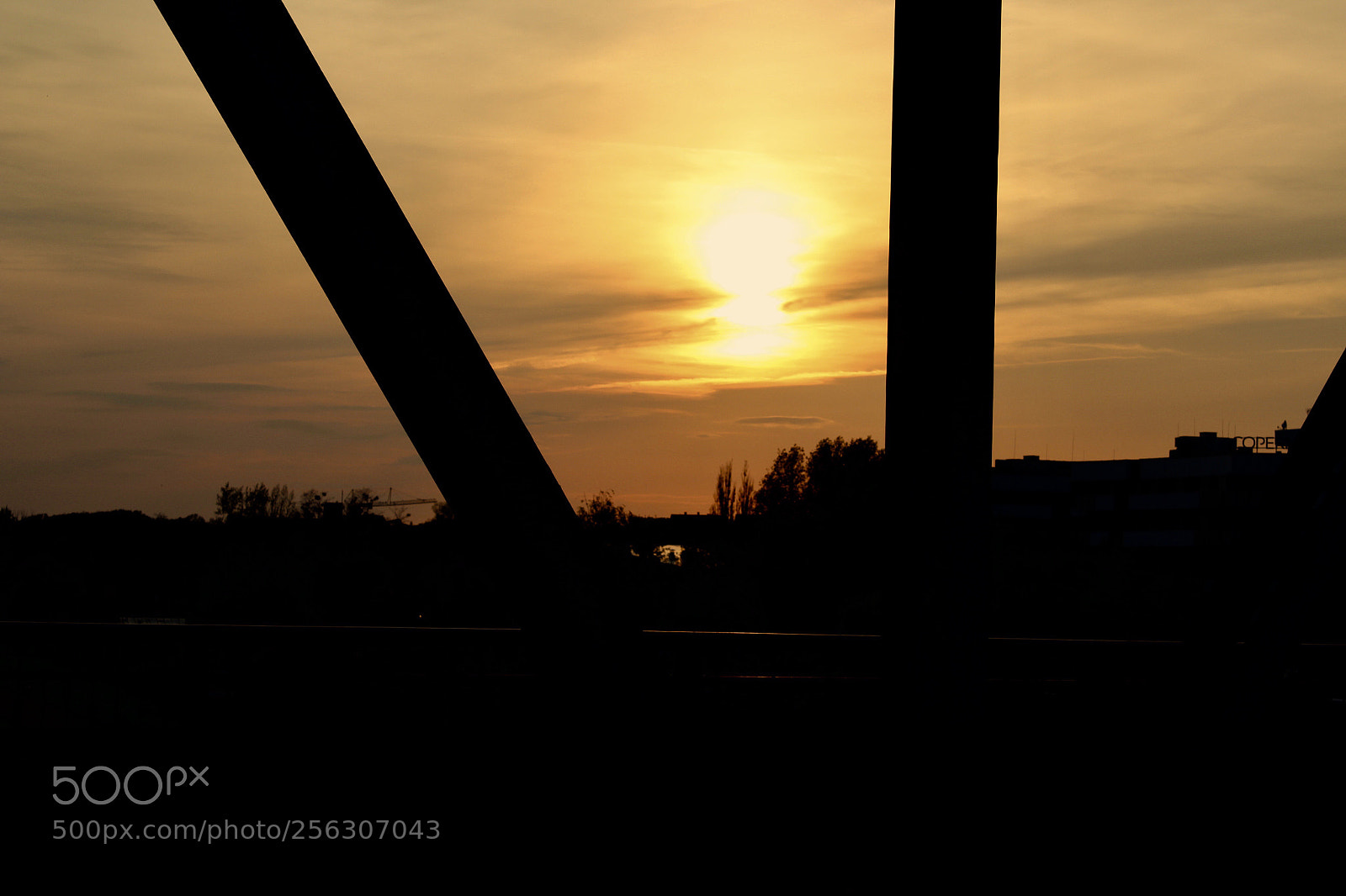 Canon EOS 1300D (EOS Rebel T6 / EOS Kiss X80) sample photo. Sunset on bridge photography