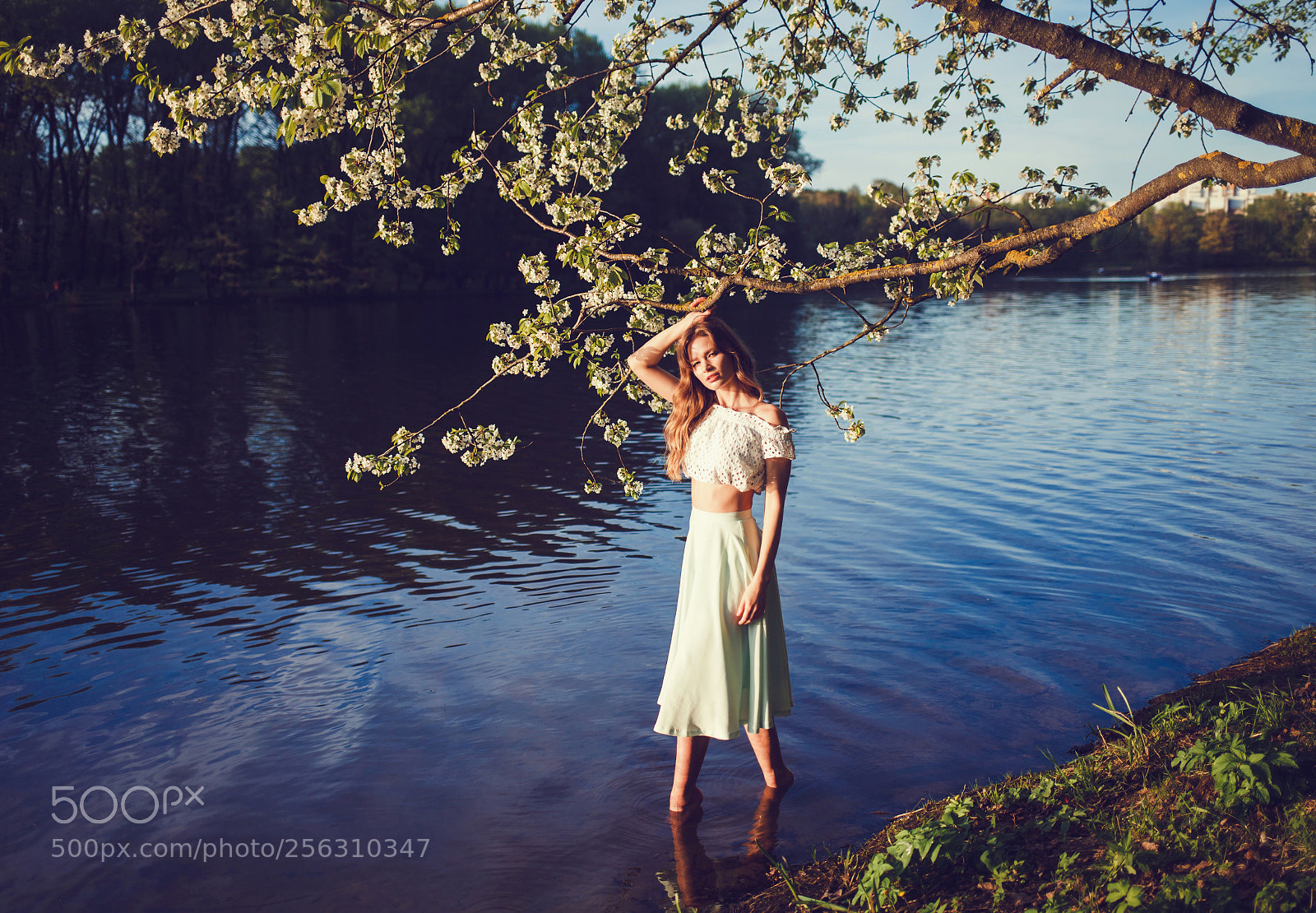 Canon EOS 5D Mark II sample photo. Beautiful girl in vintage photography