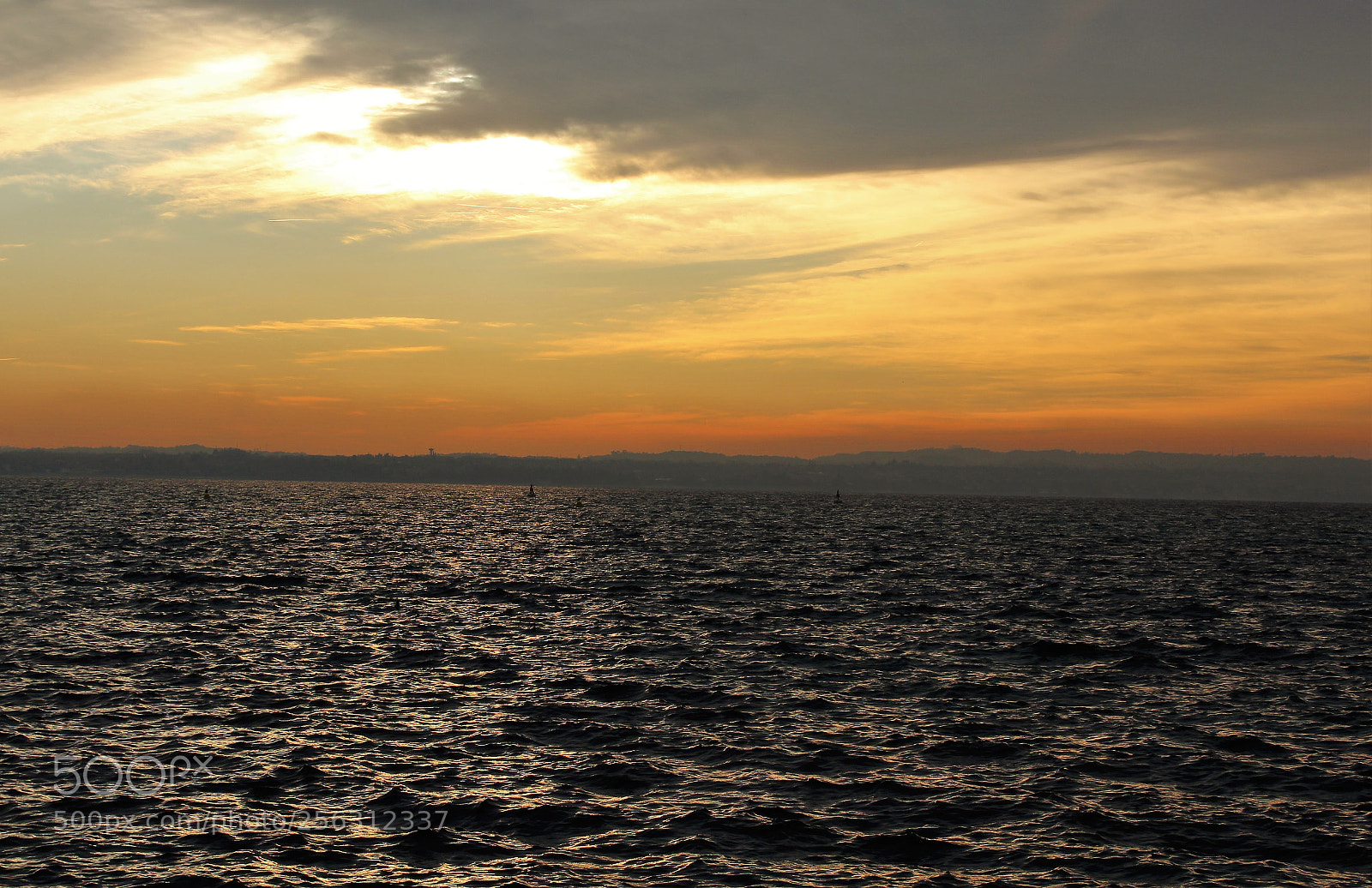 Canon EOS 1300D (EOS Rebel T6 / EOS Kiss X80) sample photo. Sunset over lake garda photography