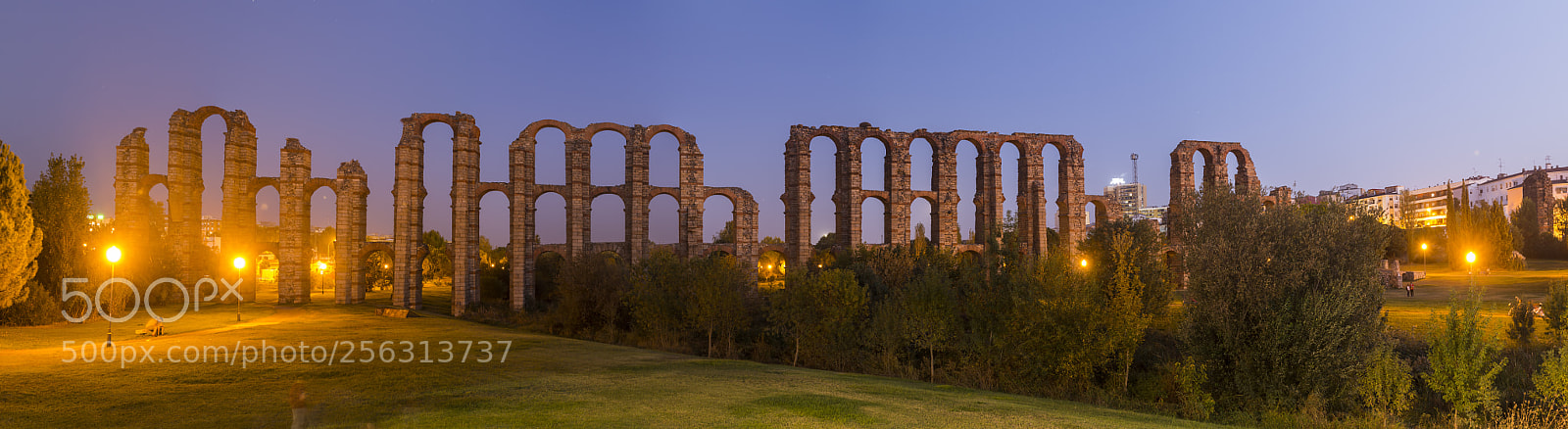 Canon EOS 70D sample photo. Roman aqueduct of merida photography