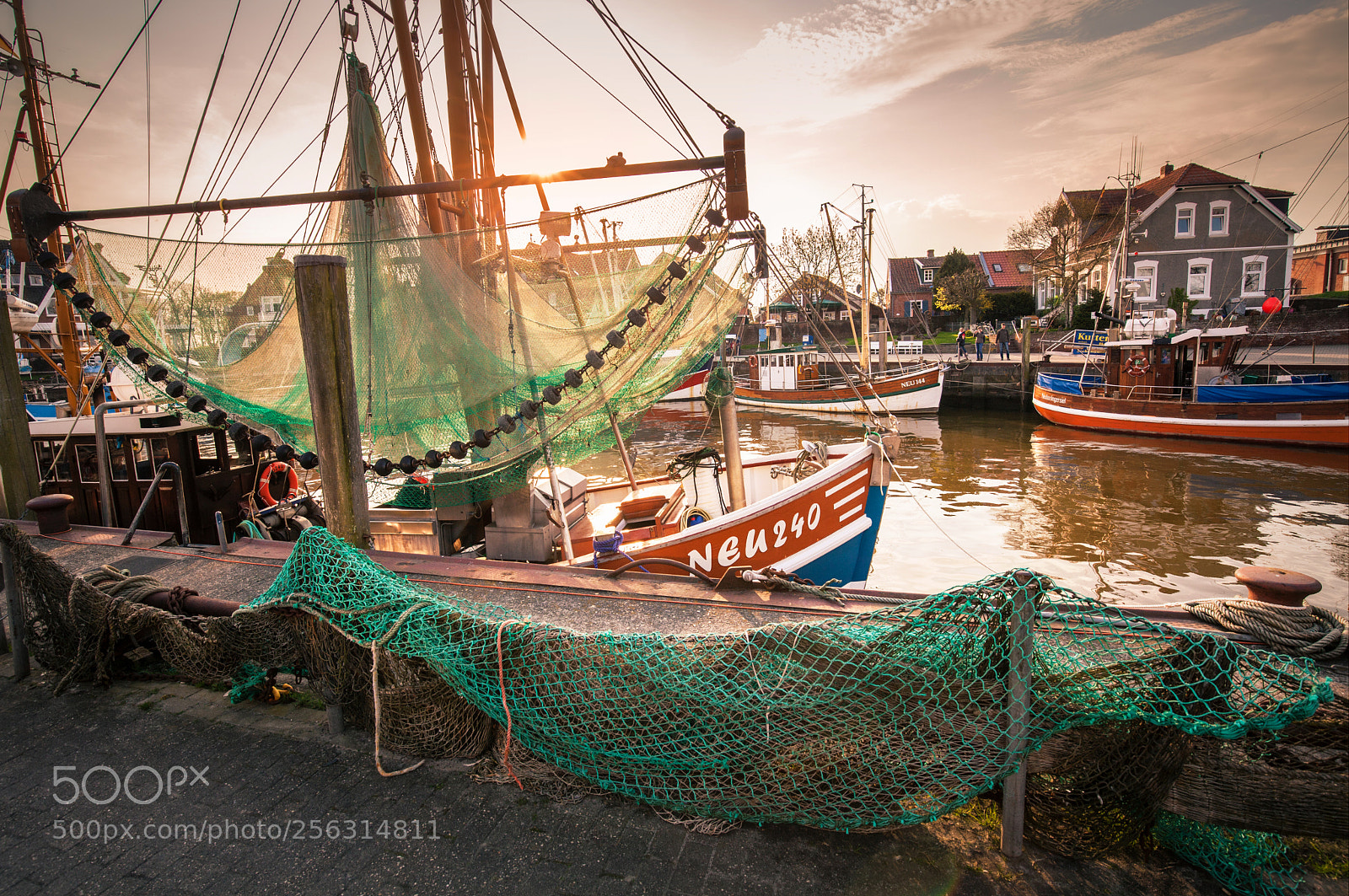 Canon EOS 5D Mark II sample photo. Neuharlingersiel photography
