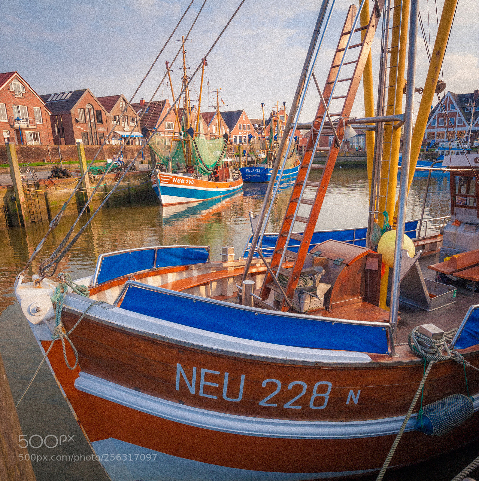 Canon EOS 5D Mark II sample photo. Neuharlingersiel photography