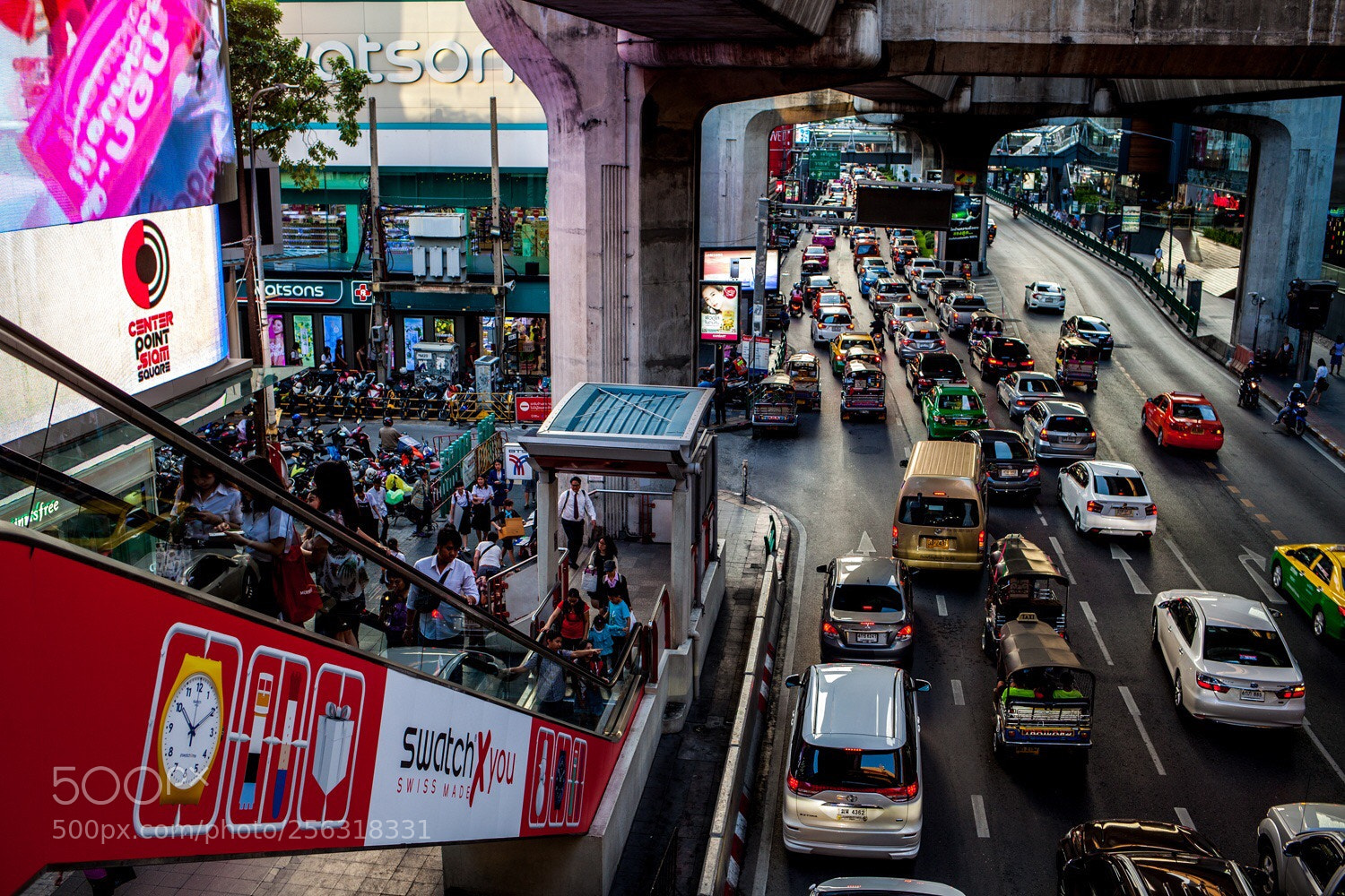 Canon EOS 5D Mark II sample photo. Traffic photography