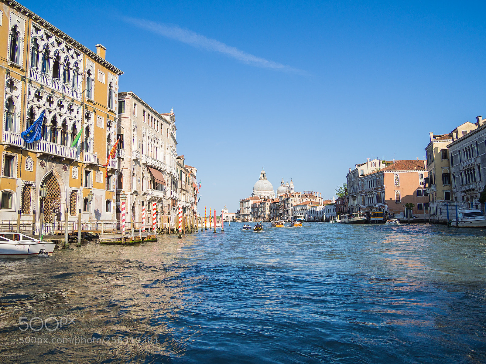 Olympus OM-D E-M10 II sample photo. Gita sul canal photography