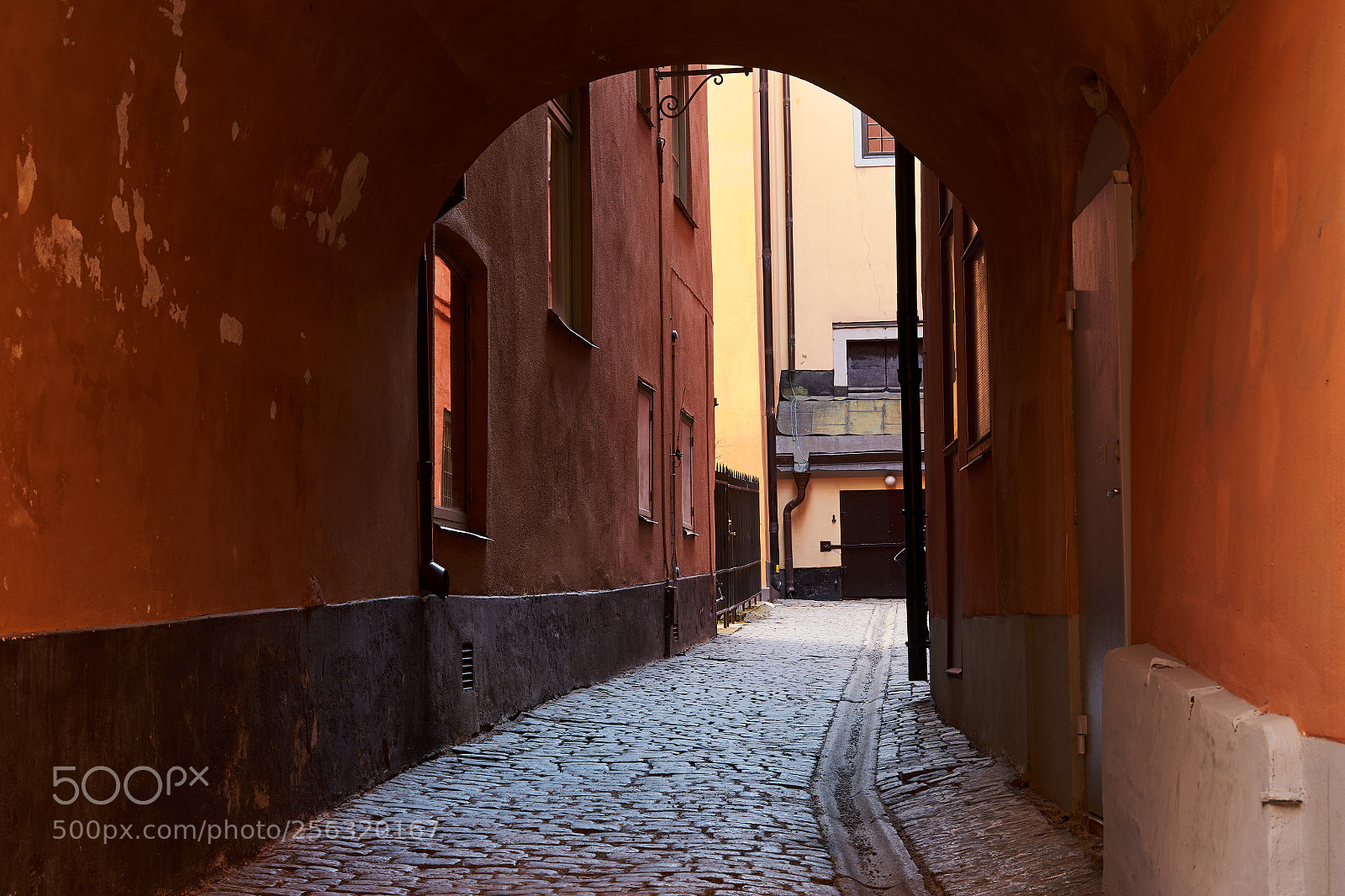 Sony a7 sample photo. Old city shades. photography