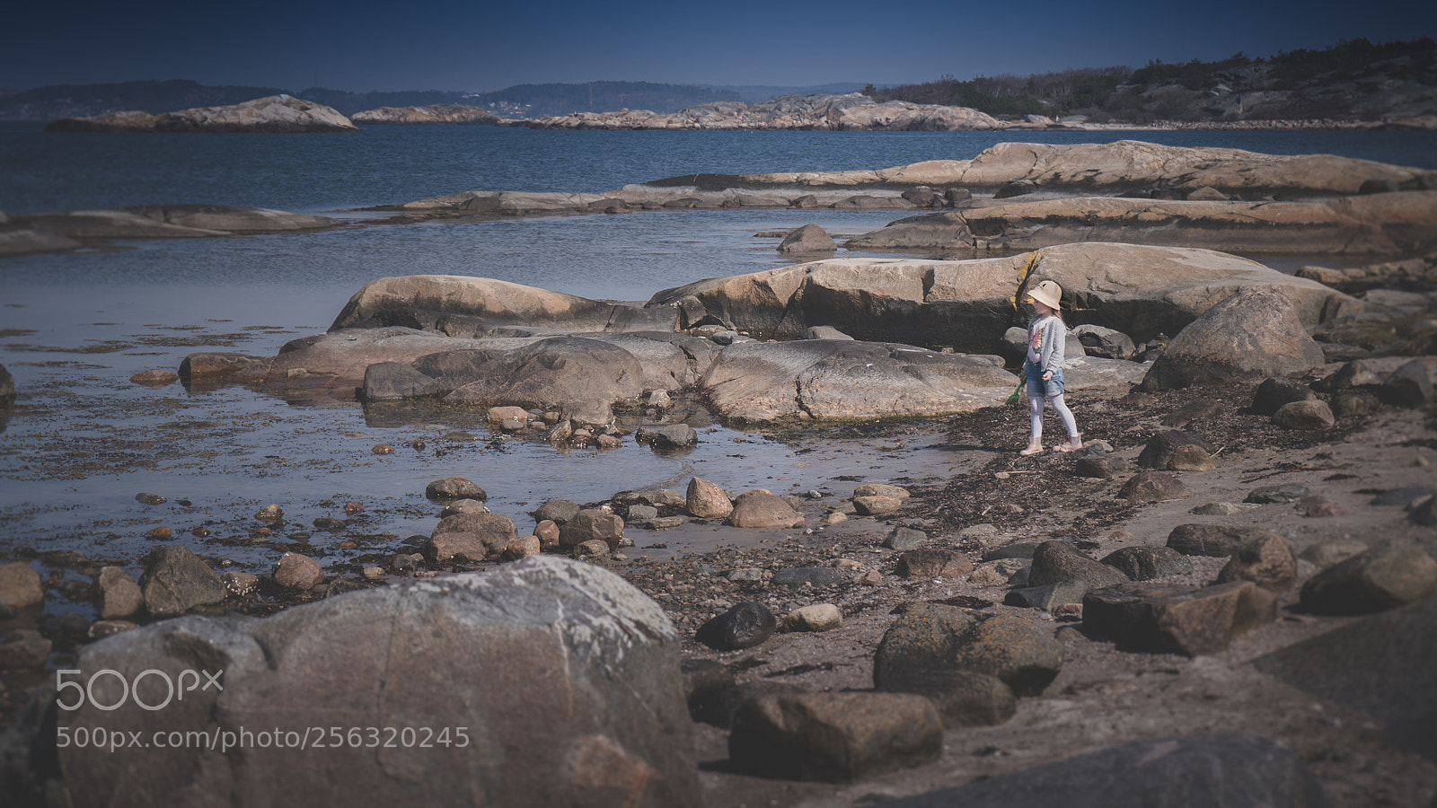 Sony a7S sample photo. Child by the sea photography