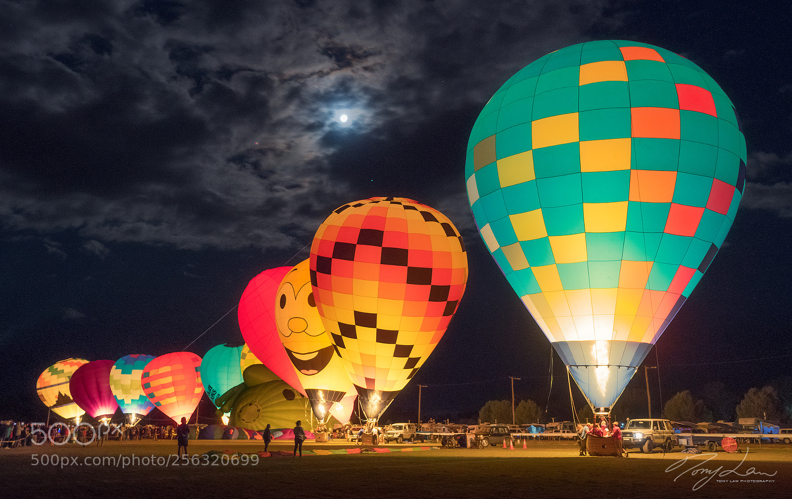 Sony a7R III sample photo. Balloon glow photography