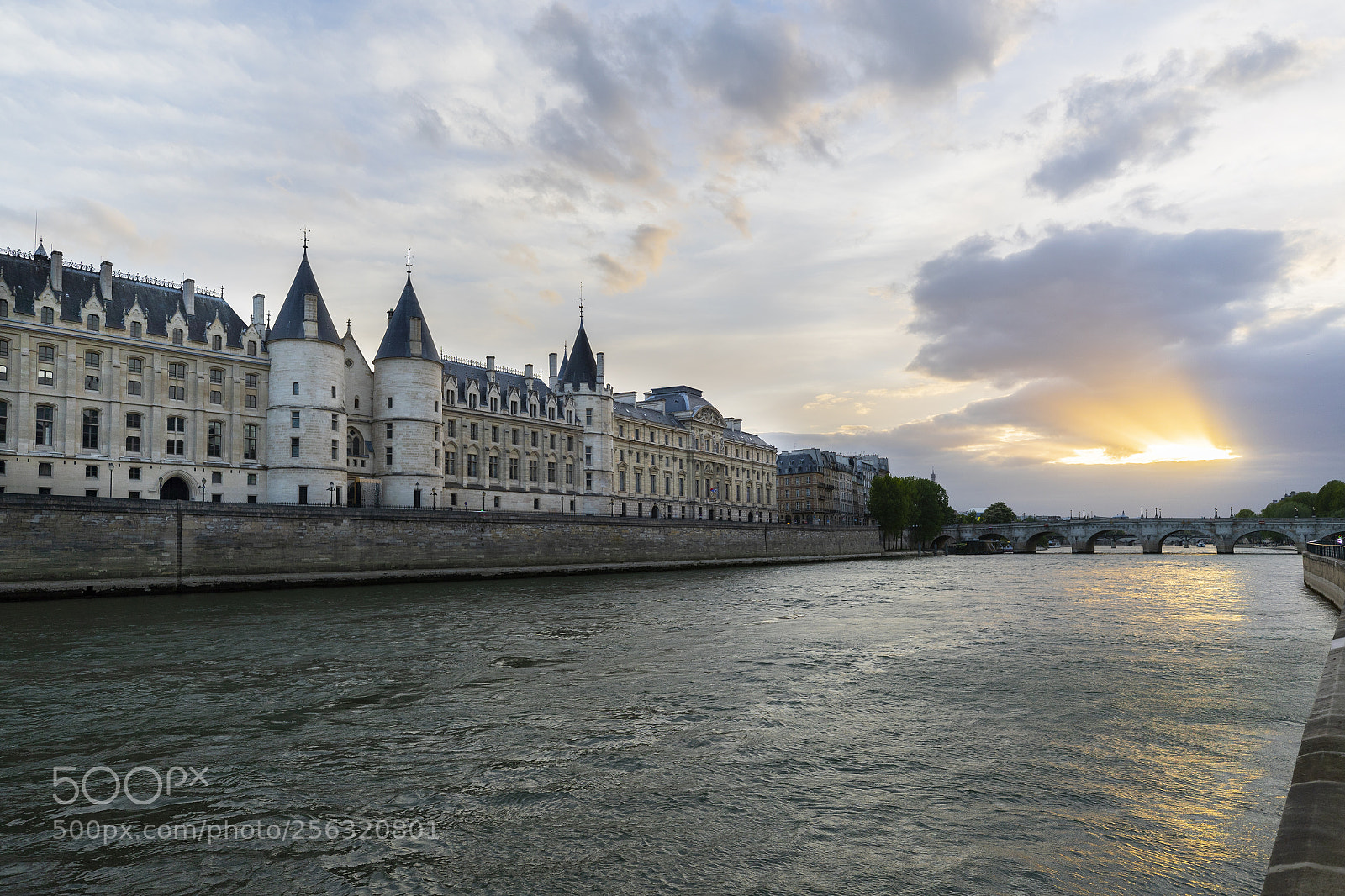 Canon EOS-1D X Mark II sample photo. Sunset in paris photography