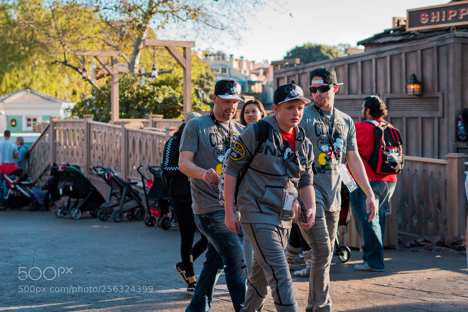 Sony a7R III sample photo. Three men and a photography