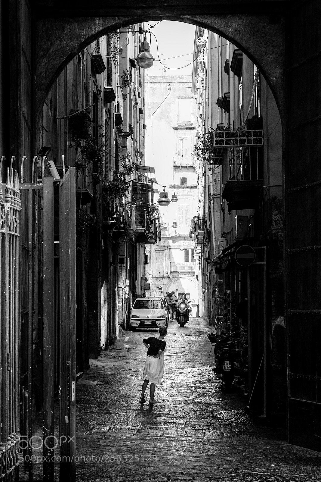 Canon EOS 1000D (EOS Digital Rebel XS / EOS Kiss F) sample photo. Streets of naples photography