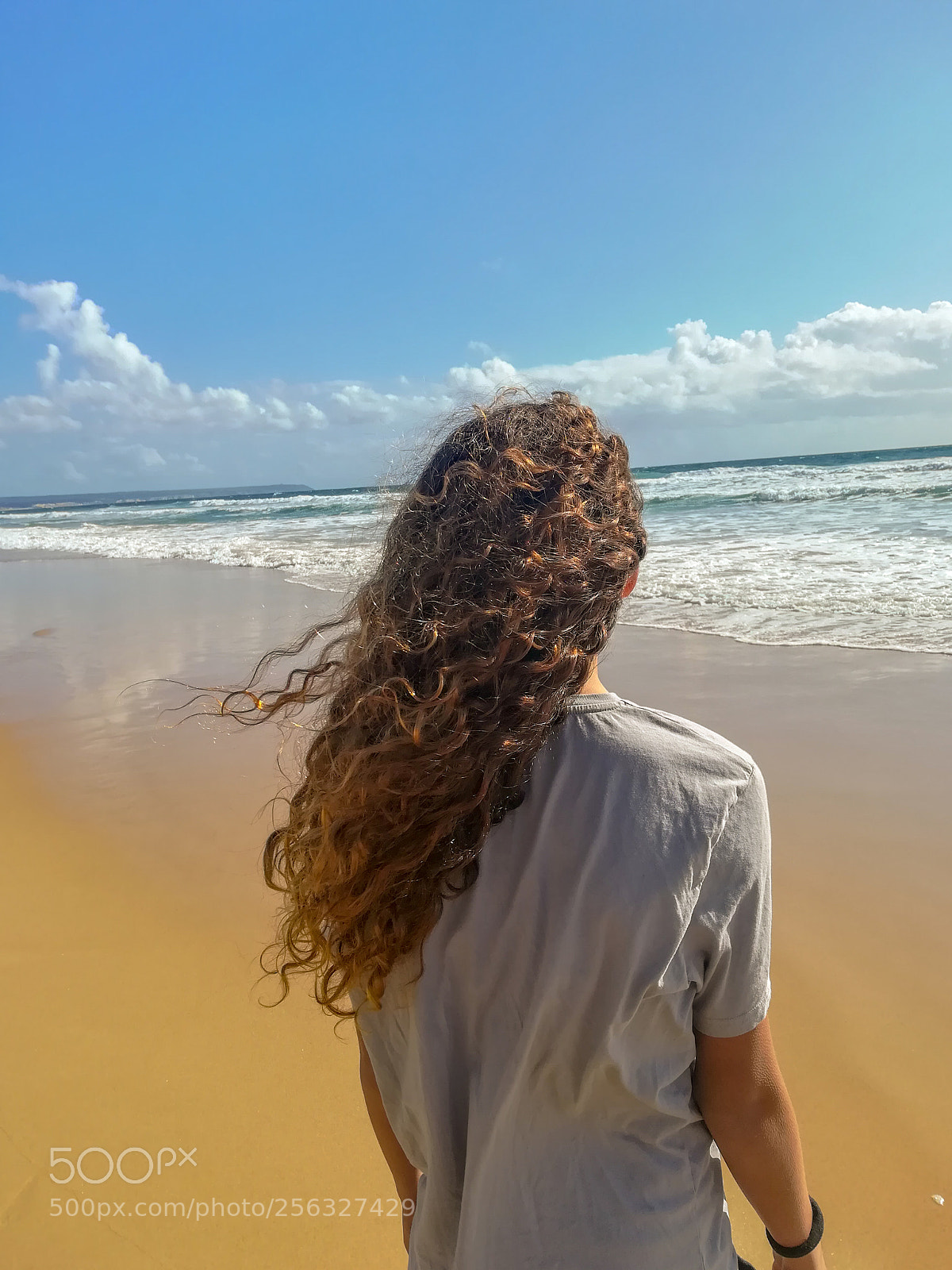 HUAWEI P10 lite sample photo. Child looking at waves photography