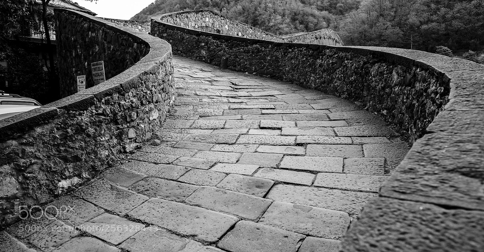 Fujifilm X-T2 sample photo. Ponte del diavolo photography
