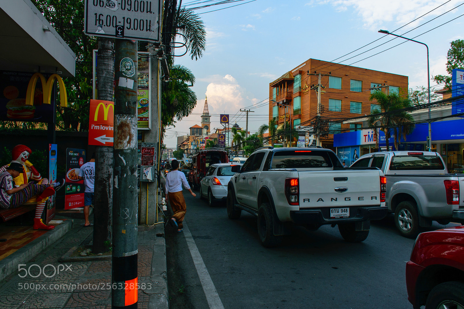 Nikon D5300 sample photo. On the sidewalk. photography