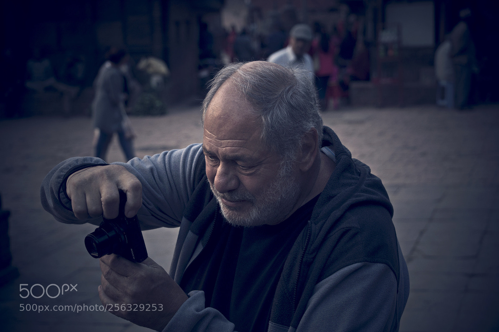 Canon EOS 70D sample photo. Photographed a traveler. 
 photography