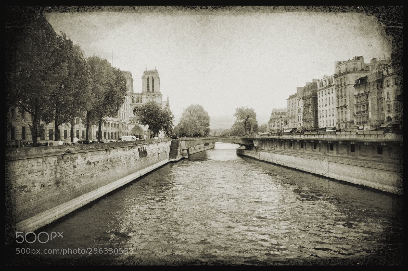 Olympus OM-D E-M10 II sample photo. La seine river photography