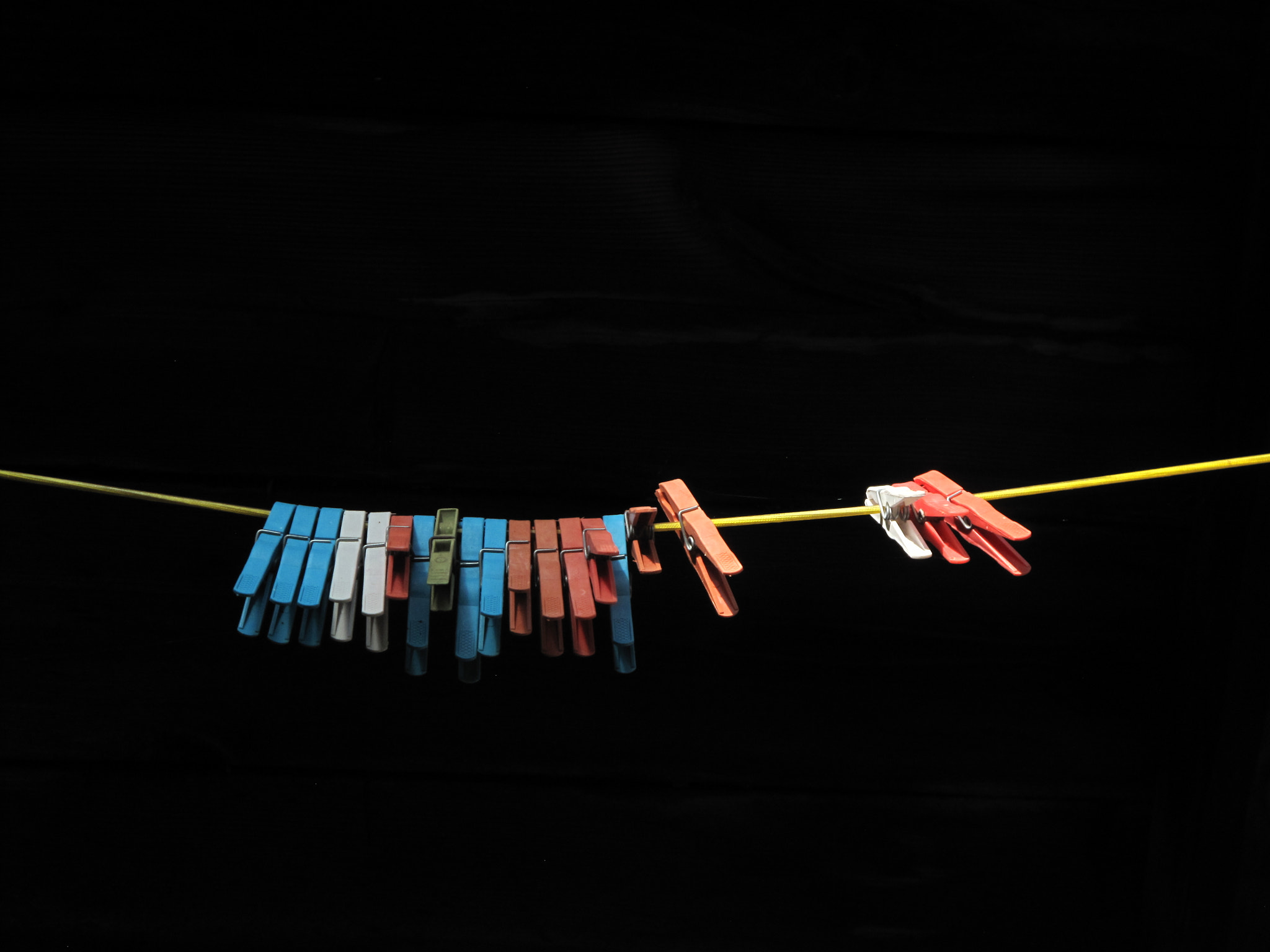 Canon PowerShot G10 sample photo. On a string photography