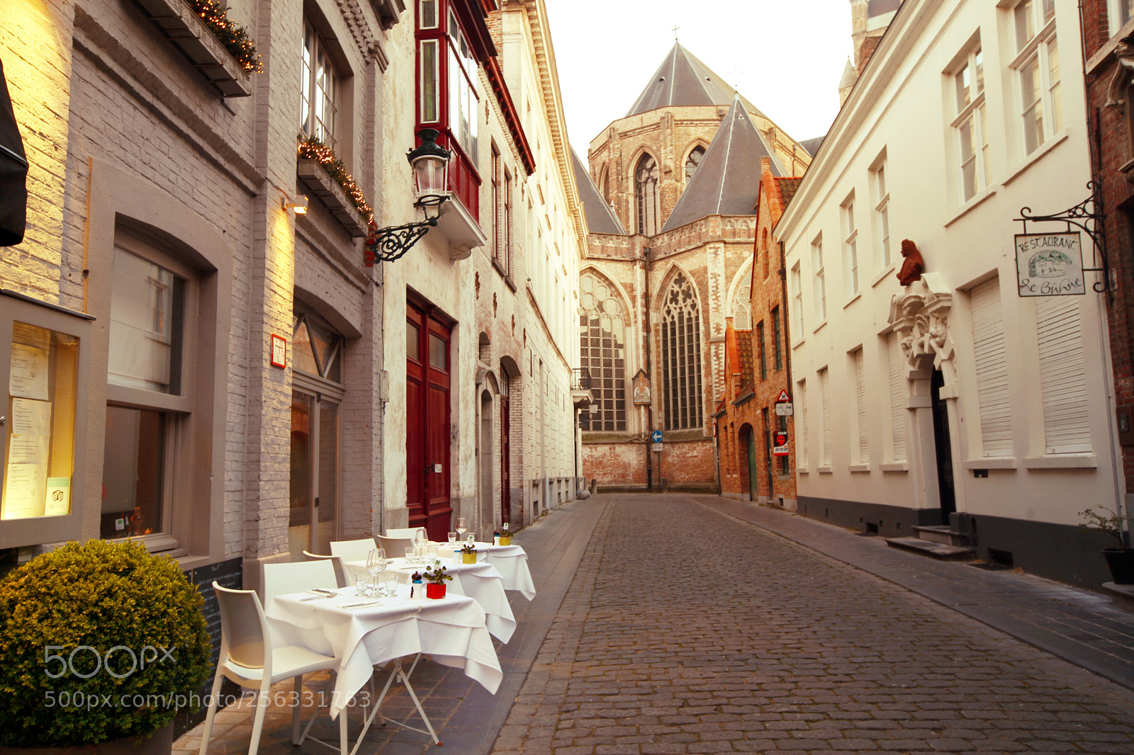 Canon EOS 5D Mark II sample photo. Come, dine in brugge photography