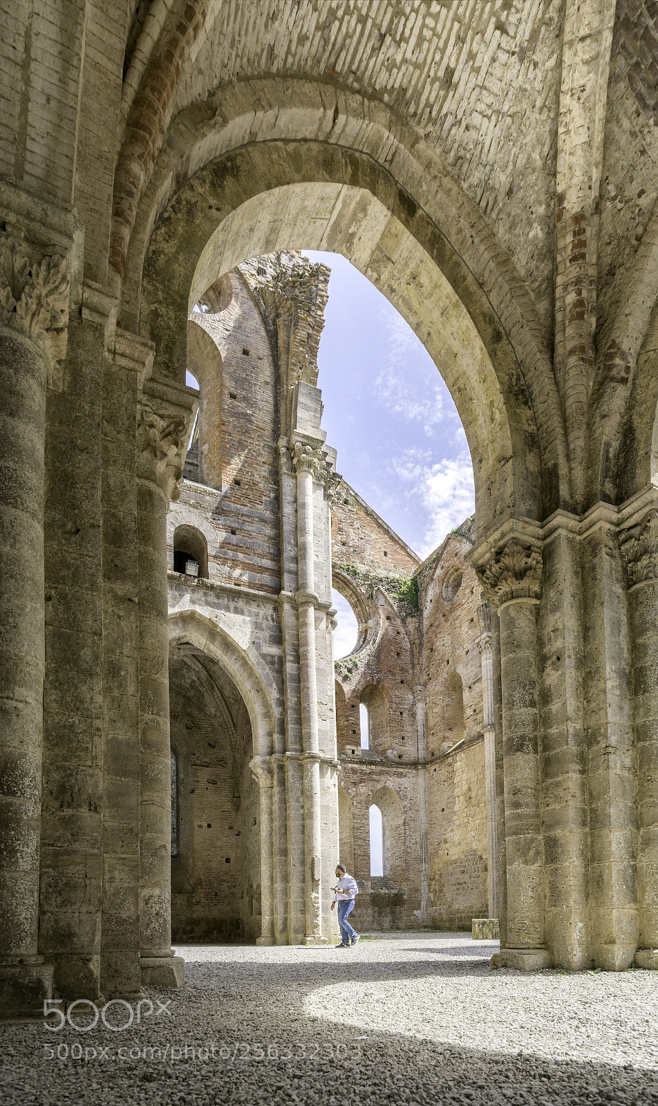 Sony a6300 sample photo. Sky in the church photography
