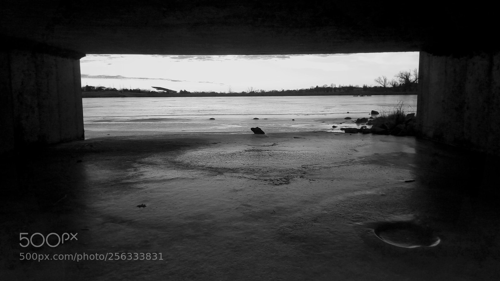 Samsung Galaxy Note4 sample photo. Under the frozen bridge photography