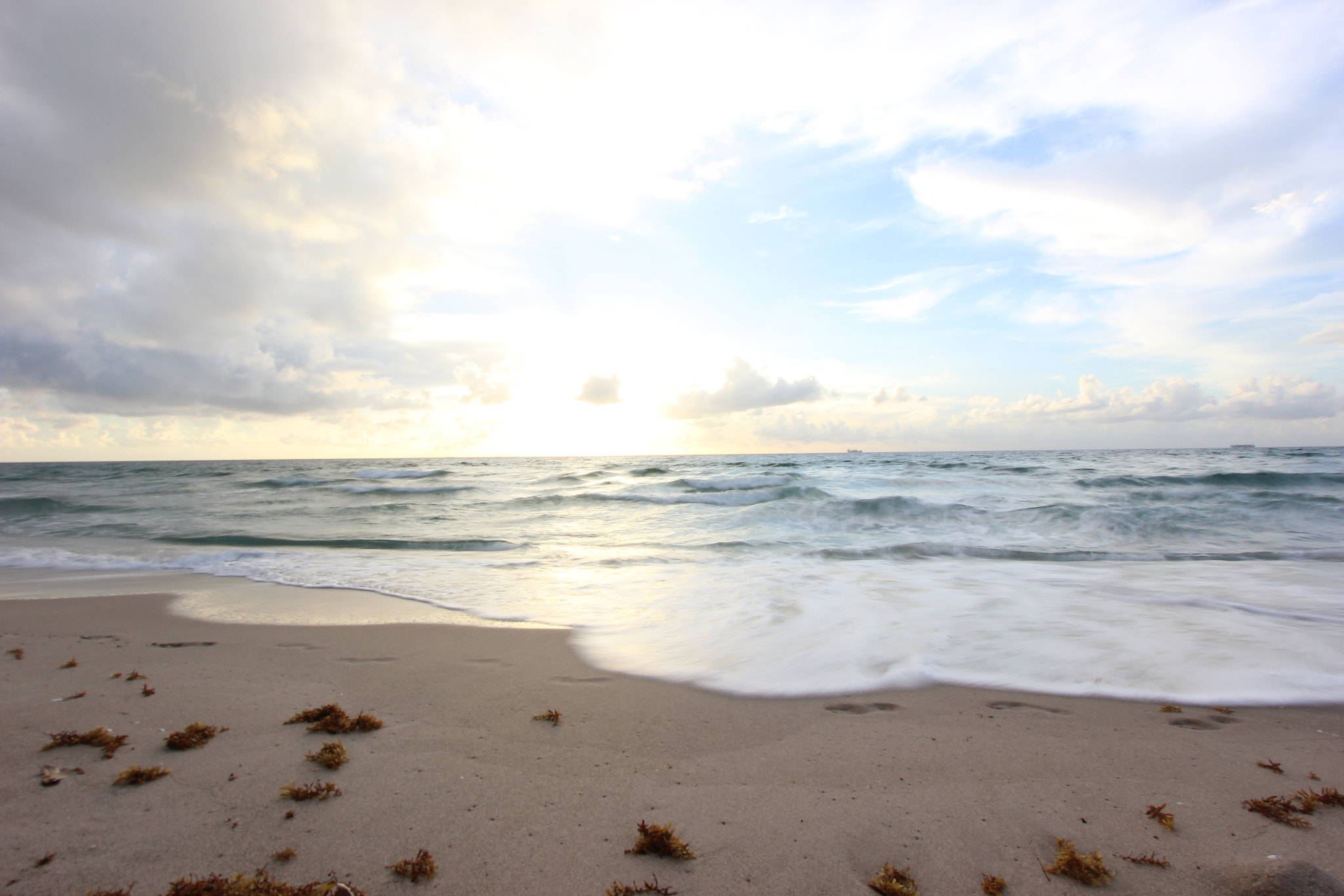 Canon EOS 600D (Rebel EOS T3i / EOS Kiss X5) sample photo. Singer island beach blur photography
