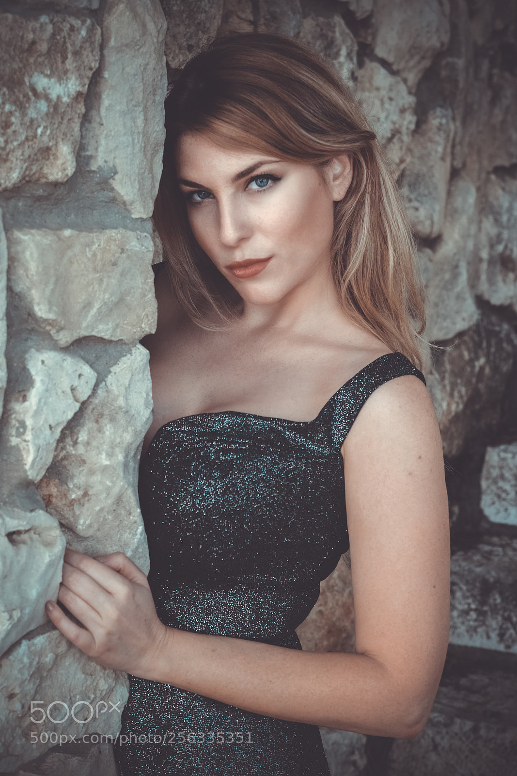 Fujifilm X-T1 sample photo. Flirty photography