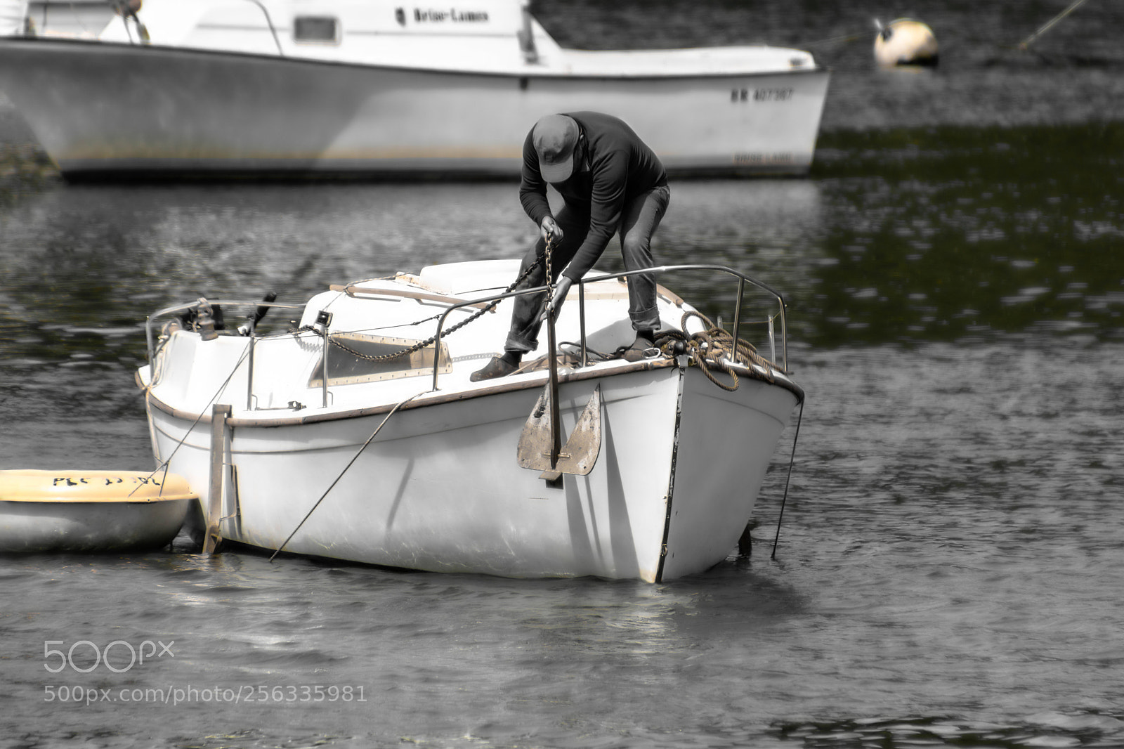 Canon EOS 750D (EOS Rebel T6i / EOS Kiss X8i) sample photo. Retouching, a fisherman raises photography