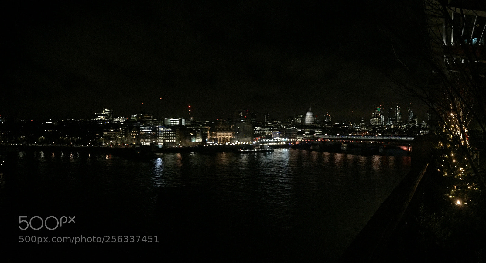 Apple iPhone 6 sample photo. Southbank, london photography